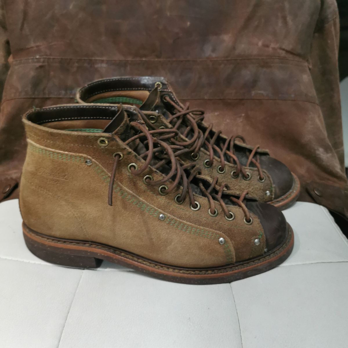 Photo by walkaboot on October 1, 2025 of the Thorogood Portage in Horween Chrome Chromexcel Roughout.