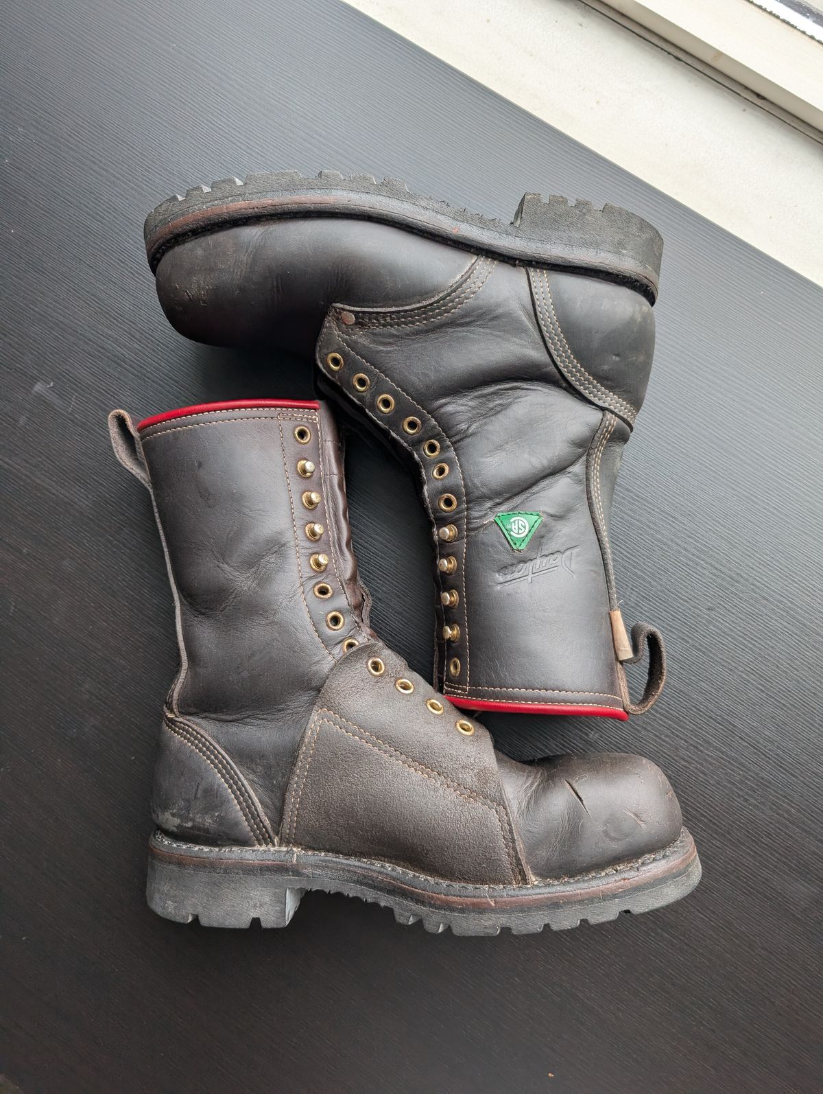 Photo by walkaboot on December 28, 2025 of the Dayton Boots 6410 CSA OHM Line Boot in Black Oil Tan.