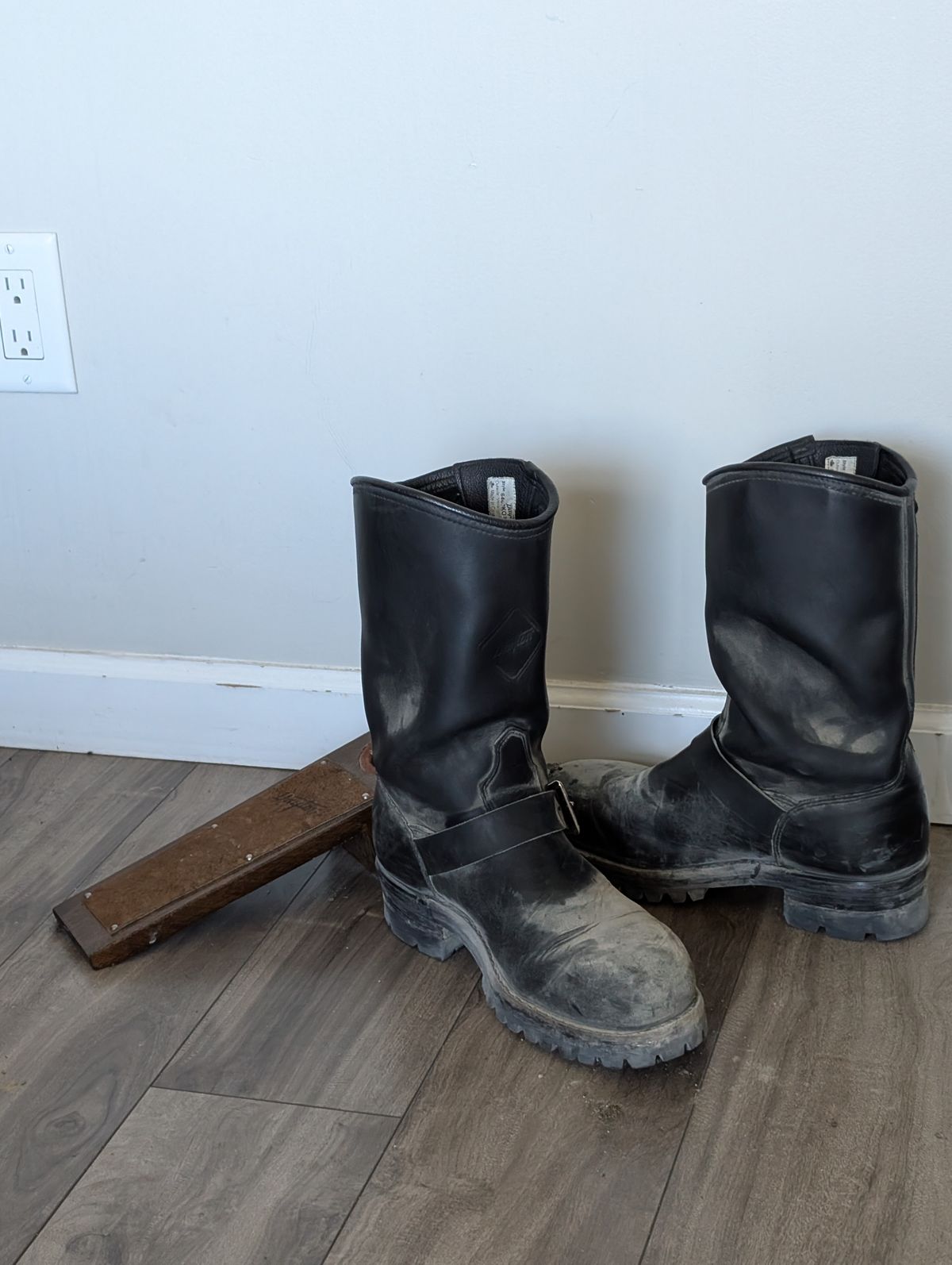 Photo by walkaboot on April 16, 2026 of the Dayton Boots 6460 CSA Engineer in Black Oil Tan.