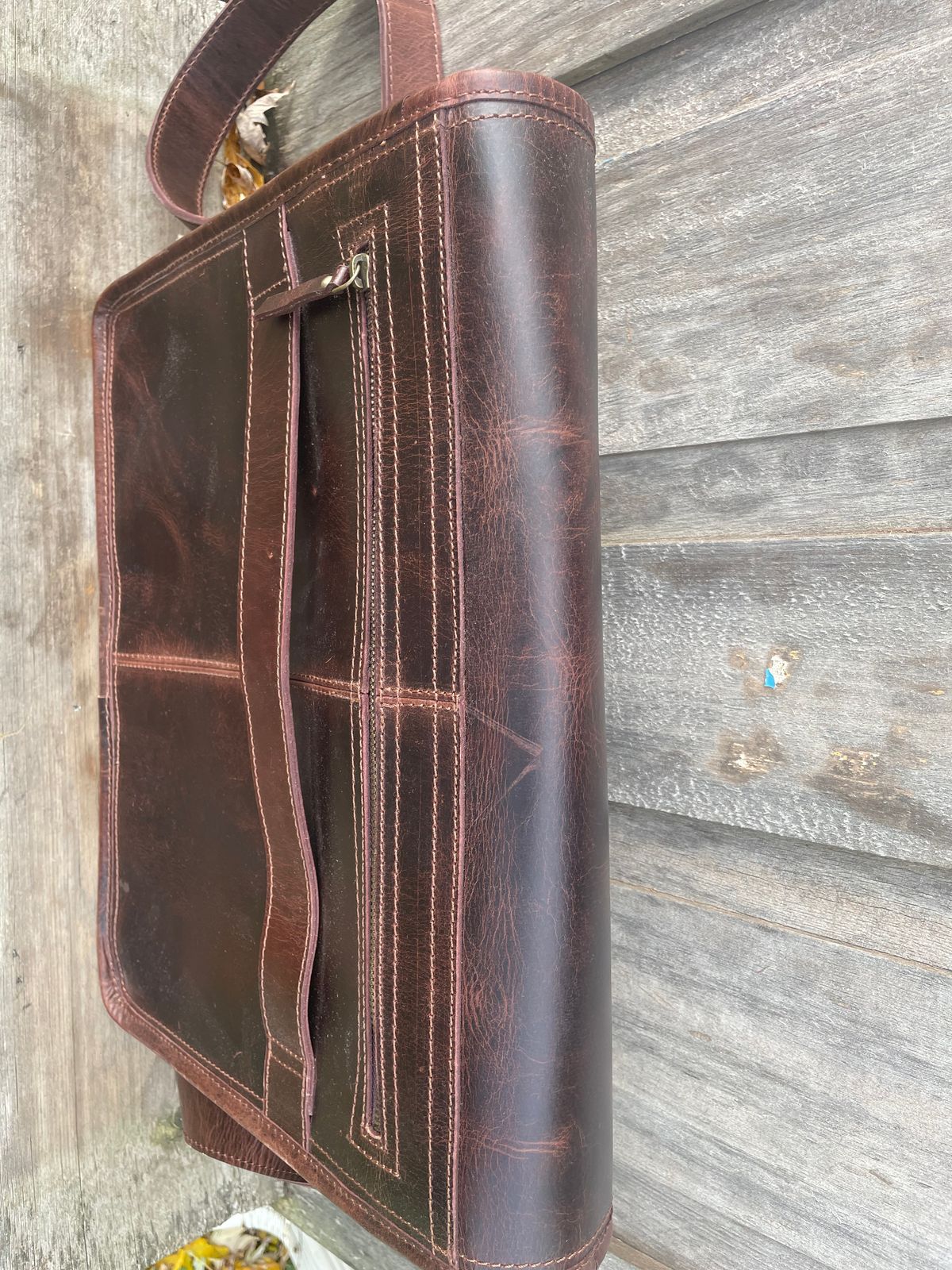 Photo by mrewest on November 3, 2025 of the levinson leather goods Dune Buffalo Leather Messenger Bag in Full Grain Buffalo Leather.