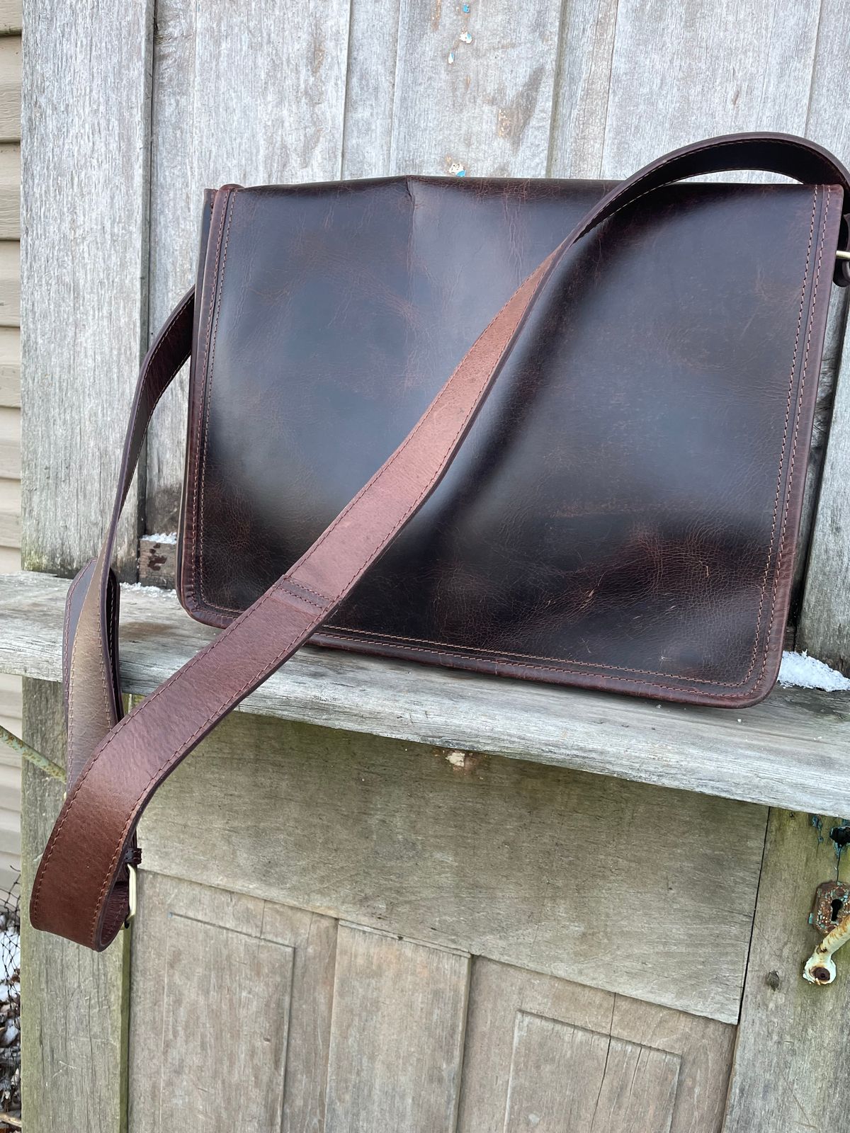 Photo by mrewest on December 1, 2025 of the levinson leather goods Dune Buffalo Leather Messenger Bag in Full Grain Buffalo Leather.