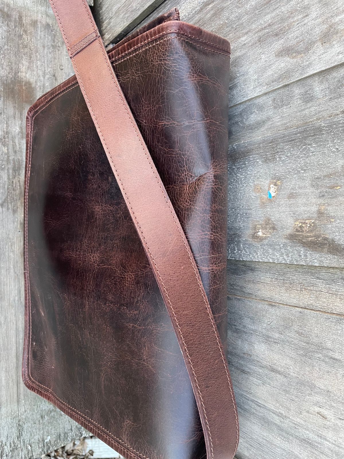 Photo by mrewest on December 1, 2025 of the levinson leather goods Dune Buffalo Leather Messenger Bag in Full Grain Buffalo Leather.