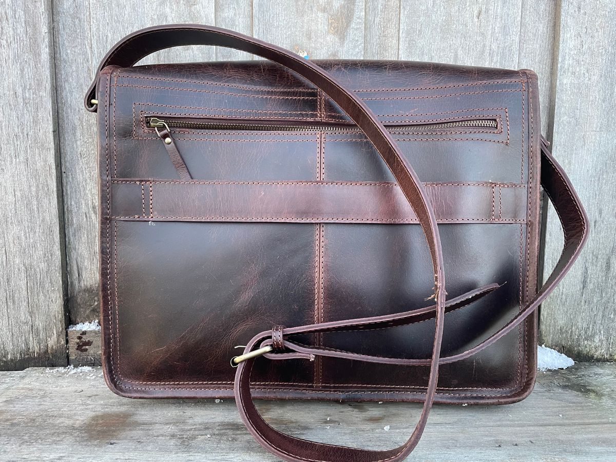 Photo by mrewest on December 1, 2025 of the levinson leather goods Dune Buffalo Leather Messenger Bag in Full Grain Buffalo Leather.