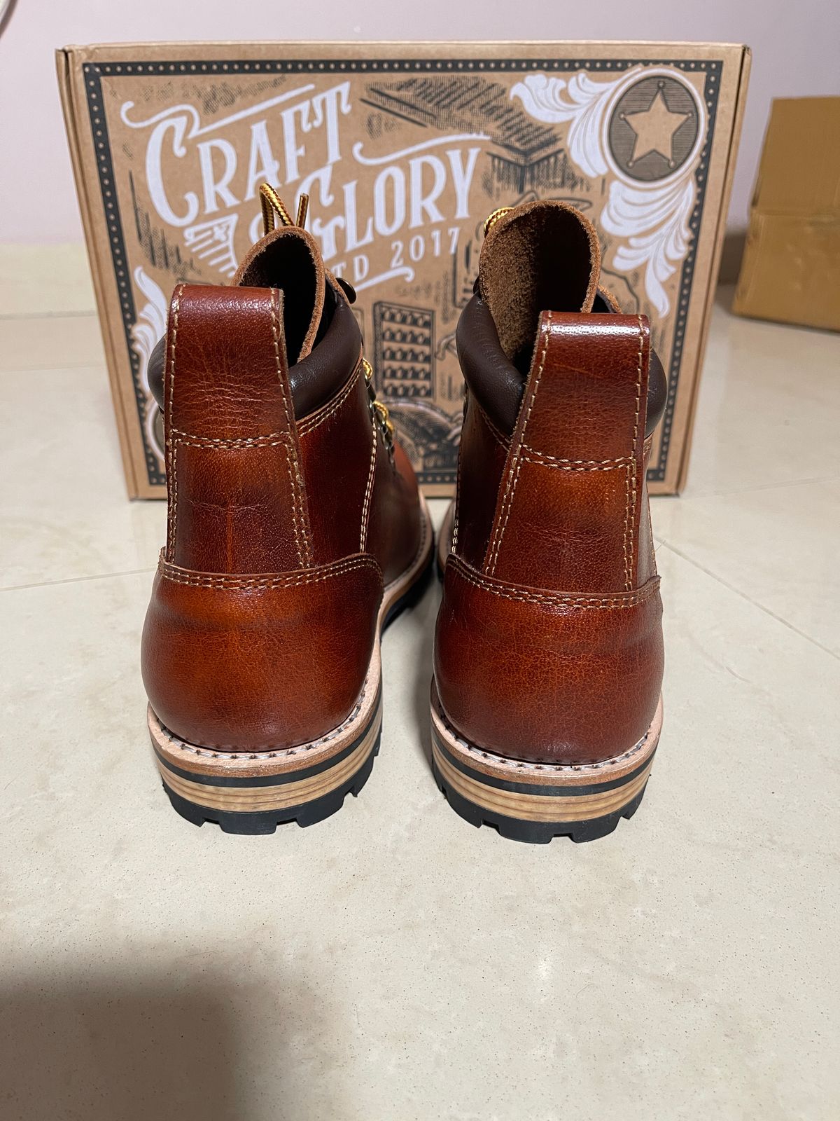 Photo by (deleted user) on October 1, 2024 of the Craft & Glory Hike Boots in Full Grain Waxed Water Buffalo.