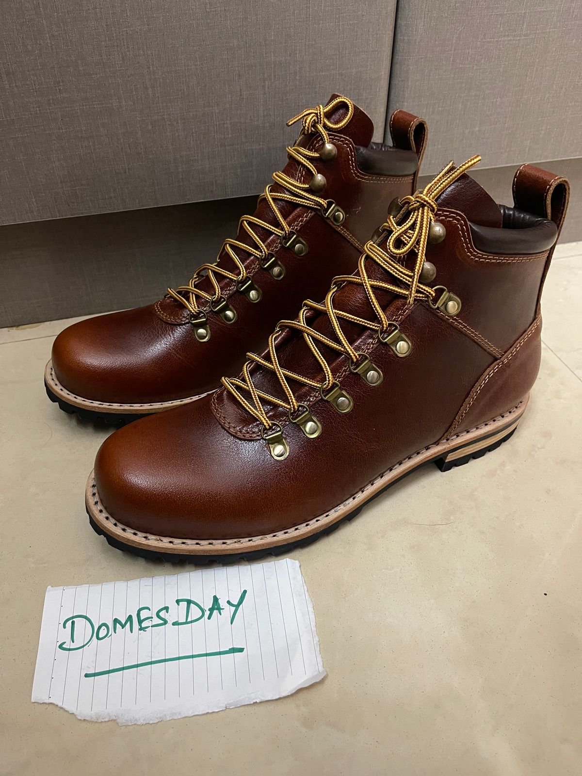 Photo by (deleted user) on October 1, 2024 of the Craft & Glory Hike Boots in Full Grain Waxed Water Buffalo.