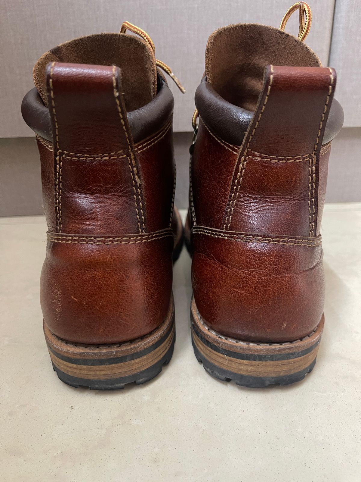 Photo by (deleted user) on November 2, 2024 of the Craft & Glory Hike Boots in Full Grain Waxed Water Buffalo.