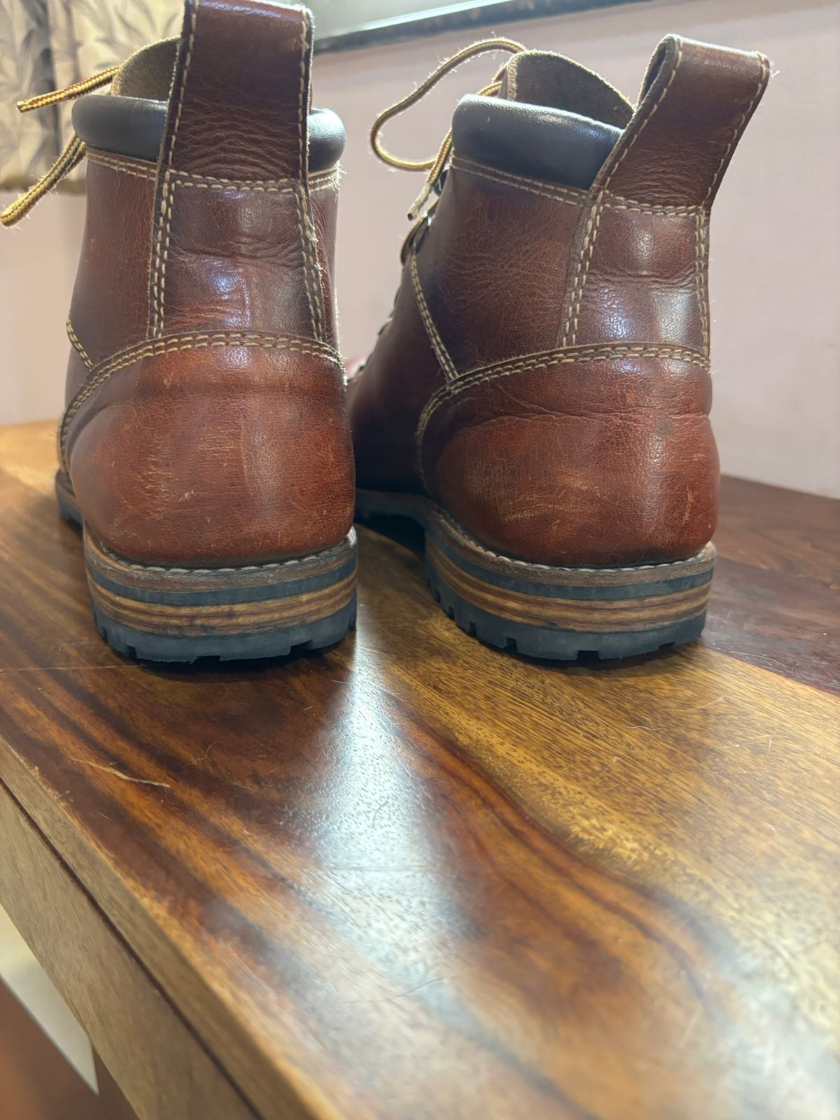 Photo by (deleted user) on December 1, 2024 of the Craft & Glory Hike Boots in Full Grain Waxed Water Buffalo.