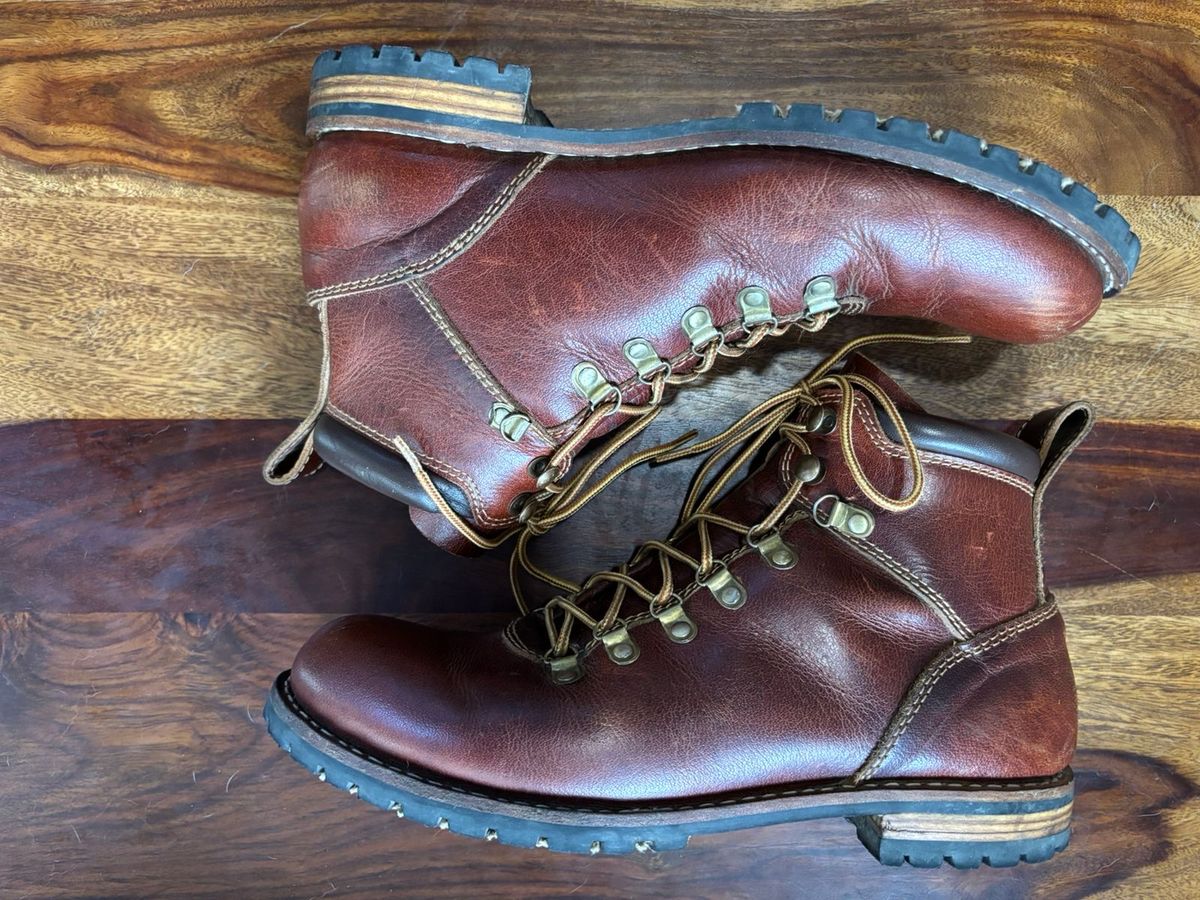 Photo by (deleted user) on December 1, 2024 of the Craft & Glory Hike Boots in Full Grain Waxed Water Buffalo.