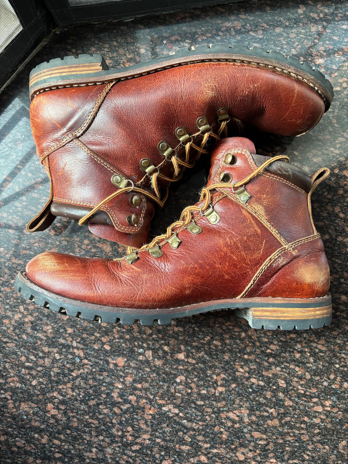 Photo by (deleted user) on March 3, 2025 of the Craft & Glory Hike Boots in Full Grain Waxed Water Buffalo.