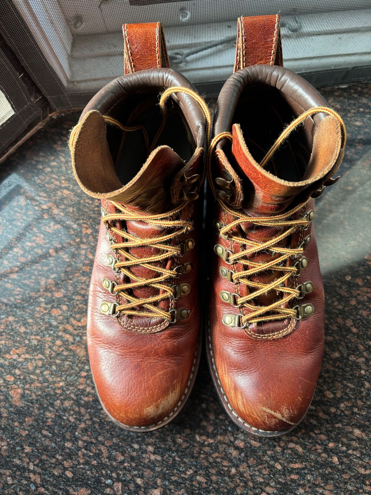 Photo by (deleted user) on March 3, 2025 of the Craft & Glory Hike Boots in Full Grain Waxed Water Buffalo.