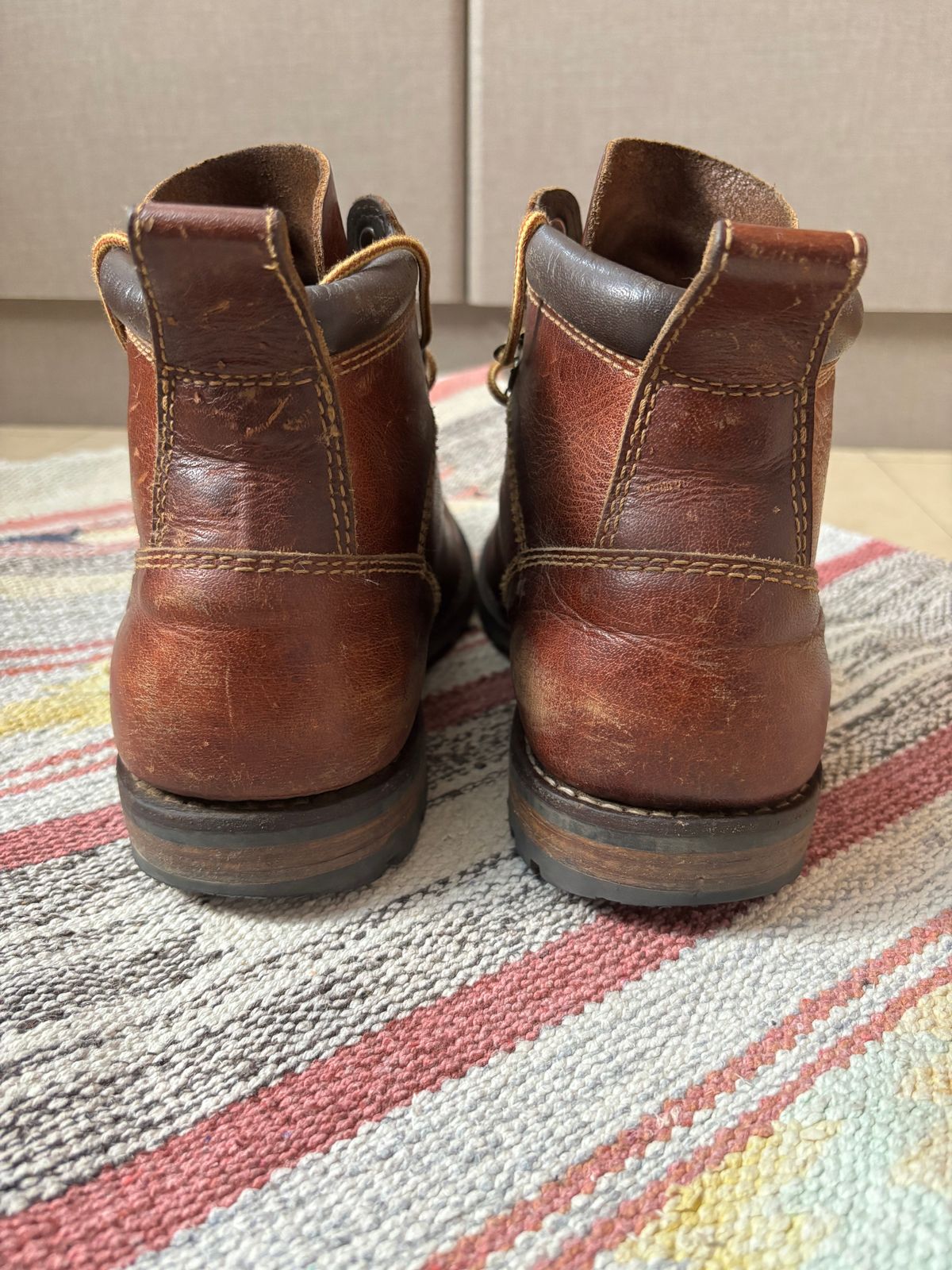 Photo by (deleted user) on April 4, 2025 of the Craft & Glory Hike Boots in Full Grain Waxed Water Buffalo.