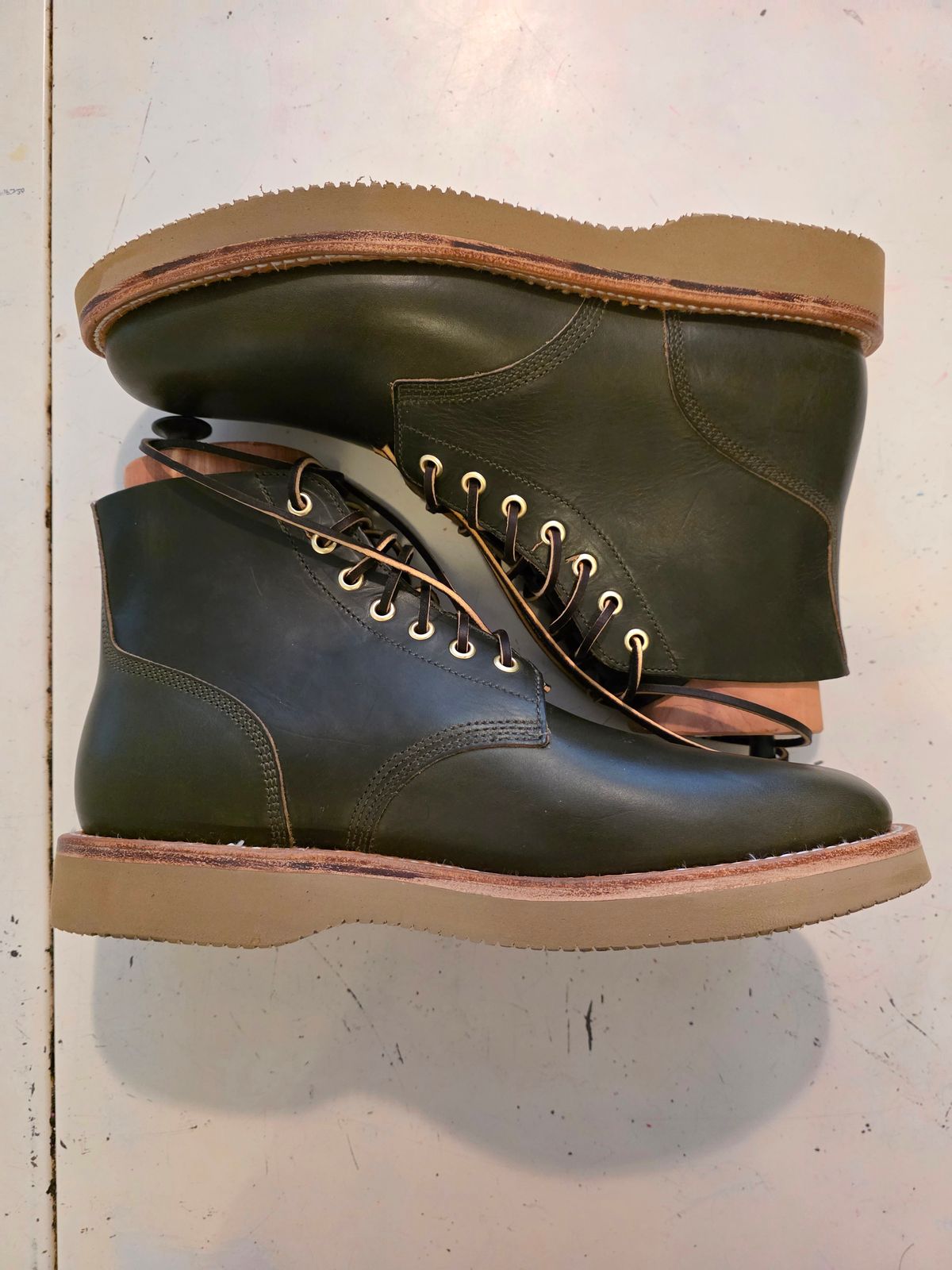 Photo by J.III on May 30, 2026 of the Oak Street Bootmakers Field Boot in Horween Greener Pastures Chromexcel.