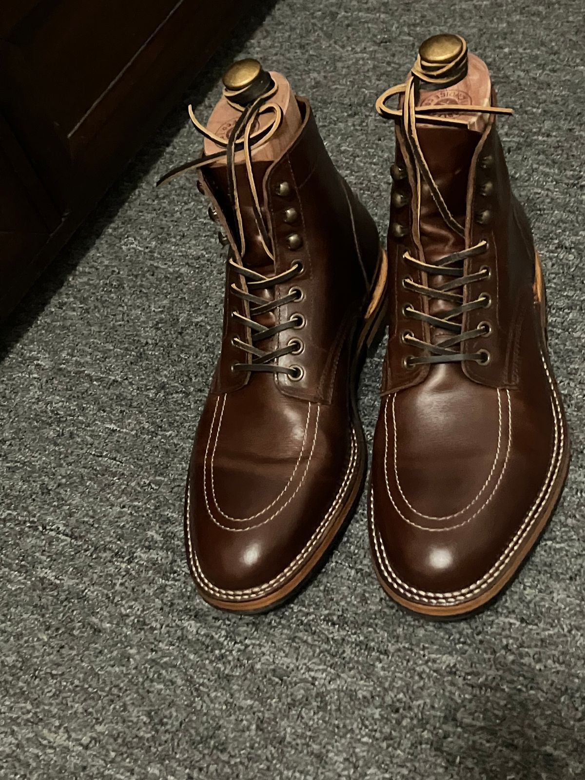 Photo by Helix on February 6, 2025 of the Parkhurst Niagara Stitchdown in Tempesti Chestnut Veg Tan.