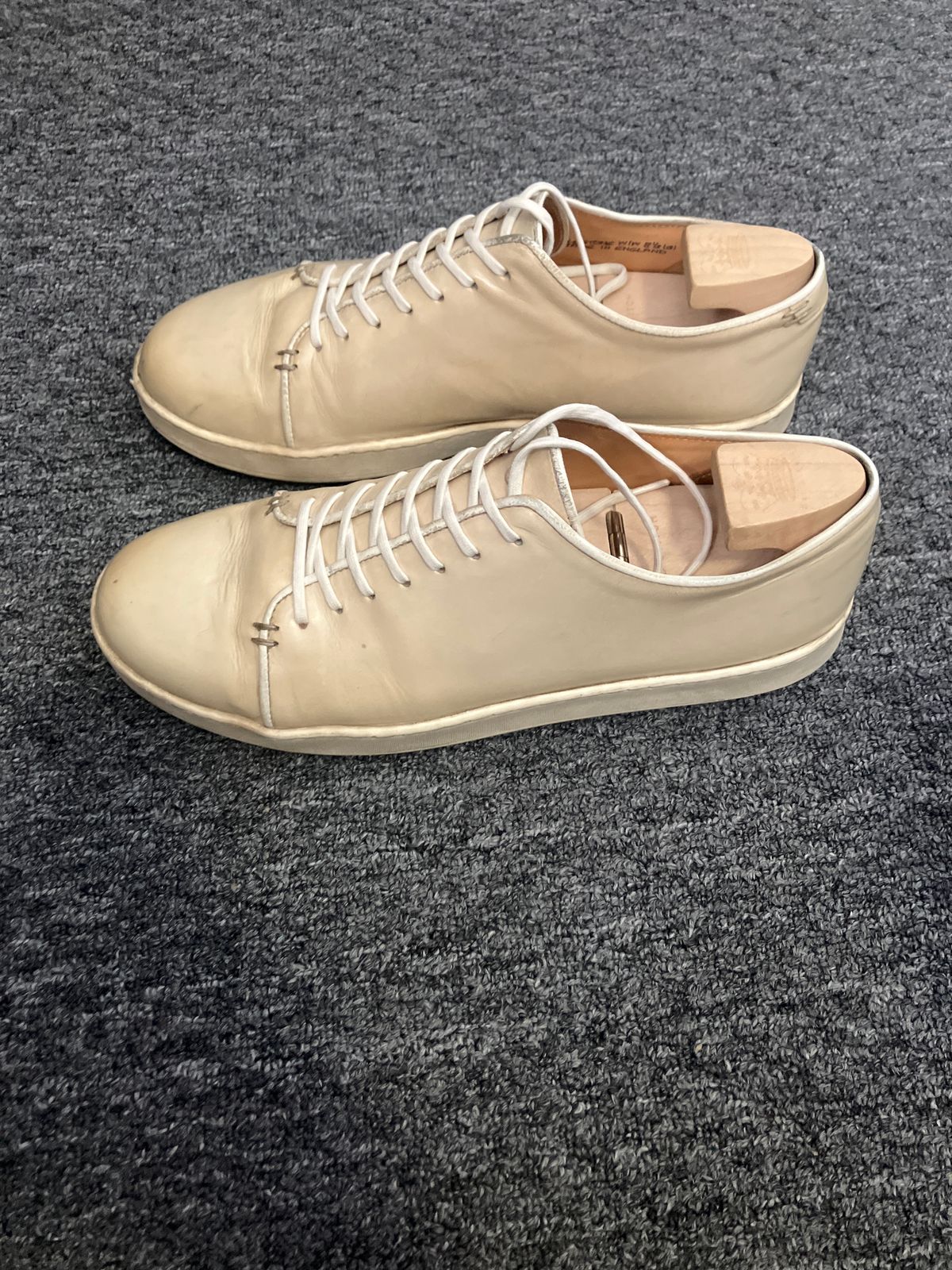 Photo by Helix on February 20, 2025 of the Crown Northampton Harlestone in Off White Veg Tan Calf.