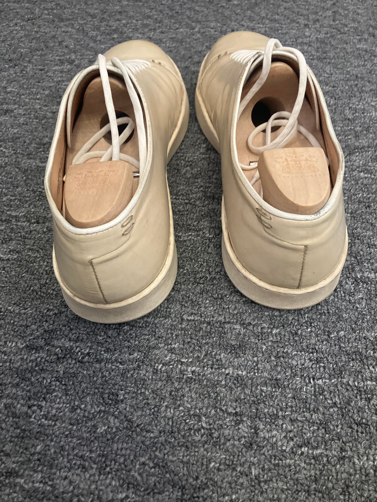 Photo by Helix on February 20, 2025 of the Crown Northampton Harlestone in Off White Veg Tan Calf.