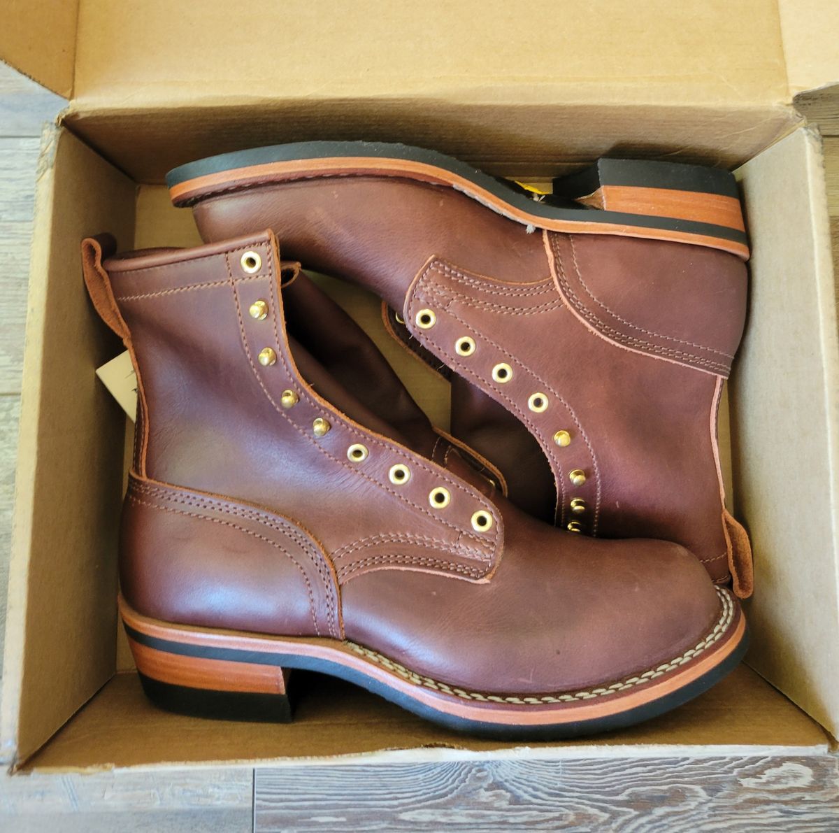 Photo by danjr92 on May 8, 2025 of the Nicks MTO in Horween Roanoke Timber.