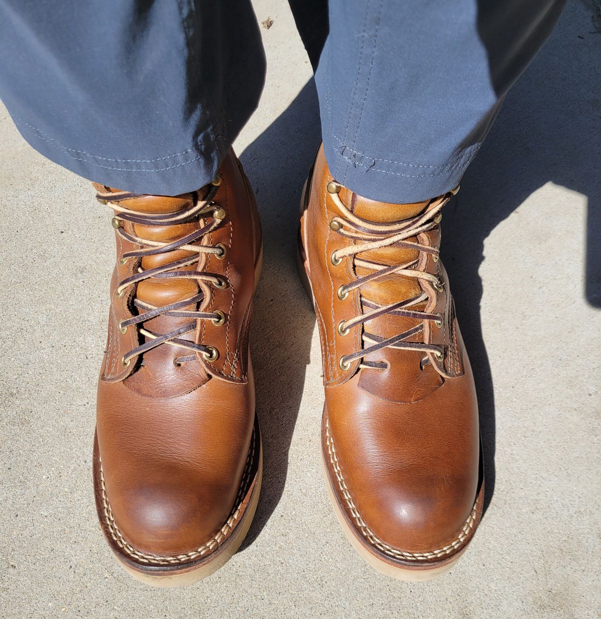 Photo by danjr92 on October 10, 2025 of the Nicks Traveler in Nicks / Horween Cognac Shackleton.