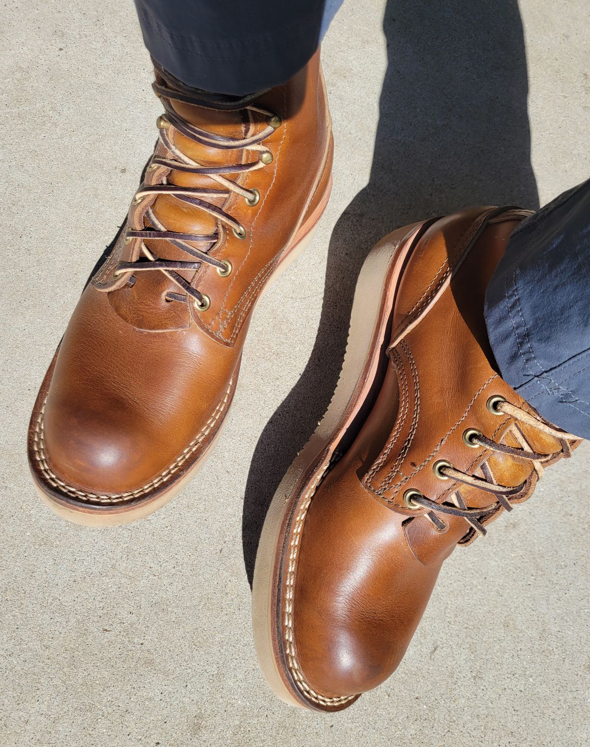 Photo by danjr92 on October 10, 2025 of the Nicks Traveler in Nicks / Horween Cognac Shackleton.