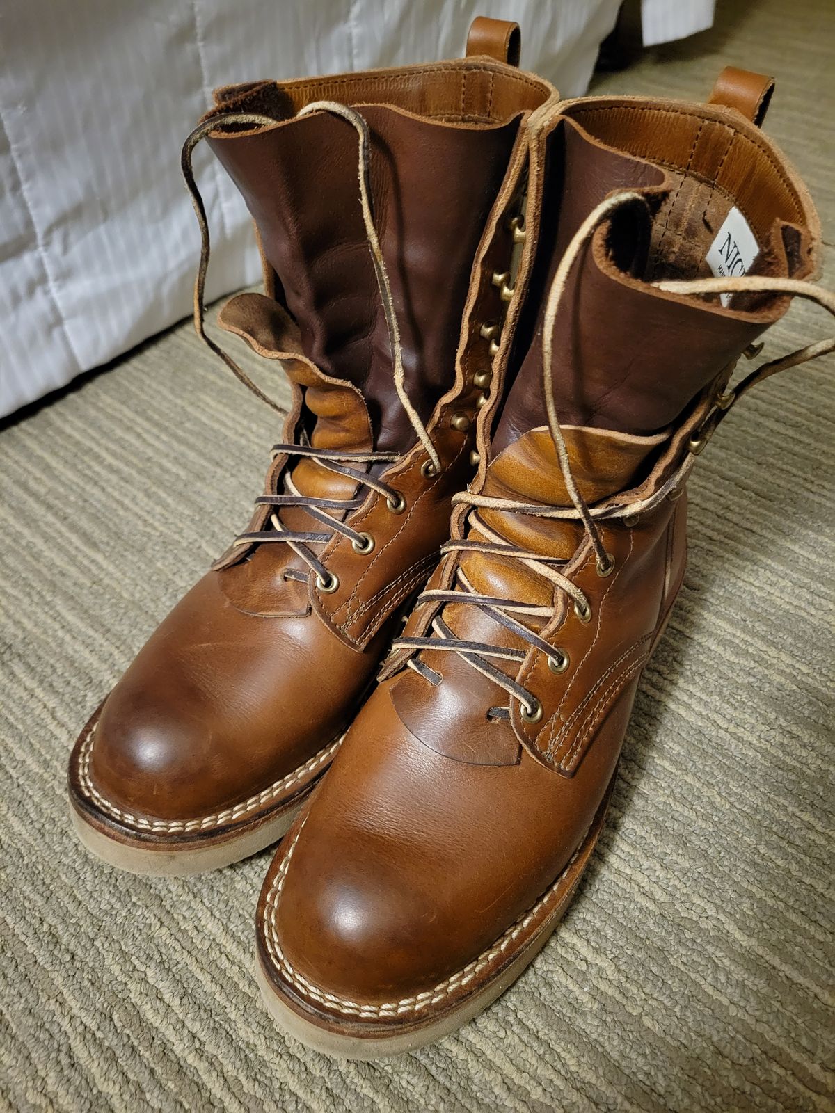 Photo by danjr92 on December 12, 2025 of the Nicks Traveler in Nicks / Horween Cognac Shackleton.