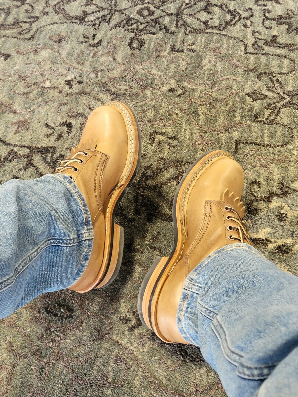 Photo by danjr92 on March 4, 2025 of the White's 350 Cruiser in Horween Natural Chromexcel.