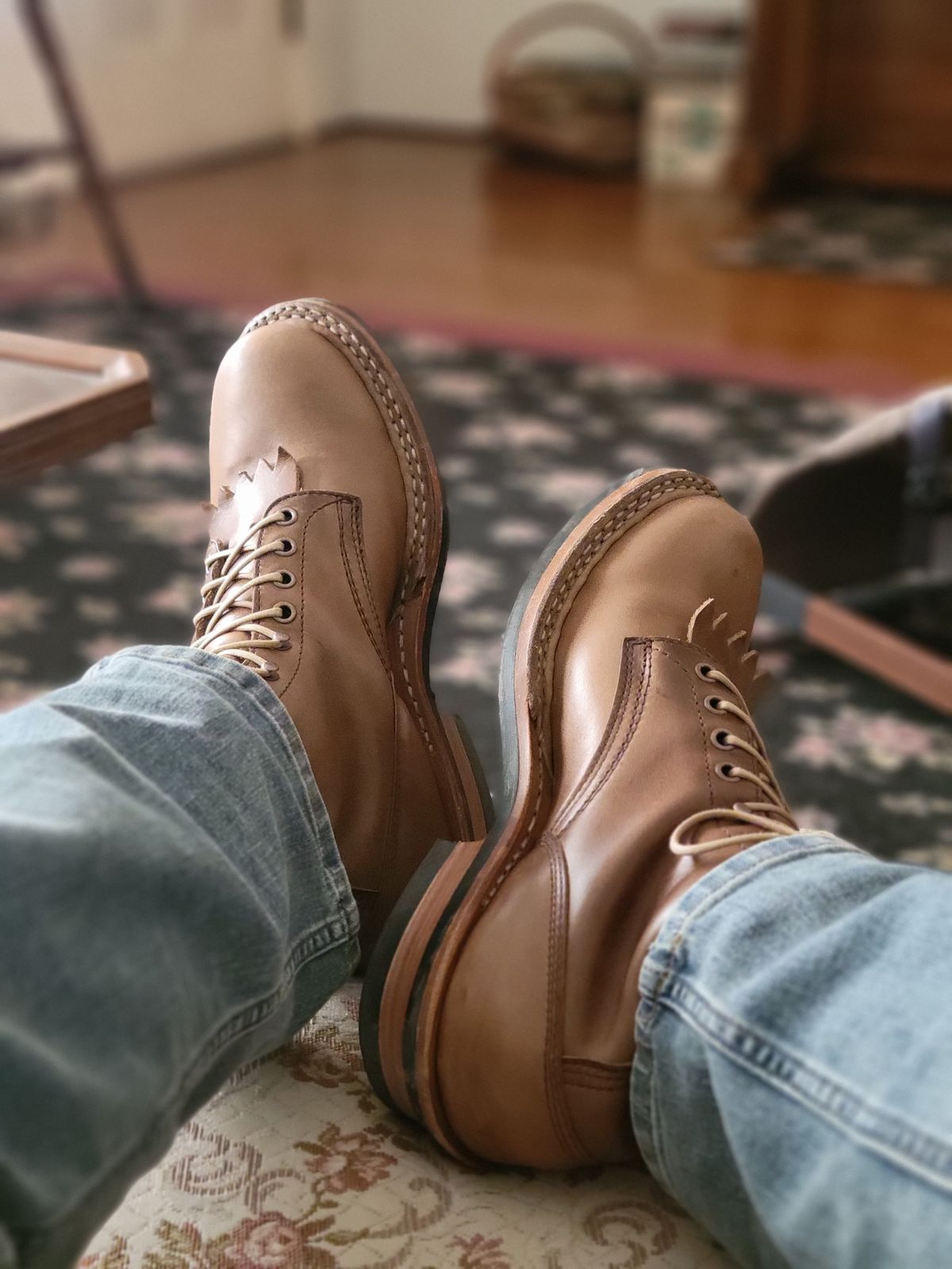 Photo by danjr92 on May 11, 2025 of the White's 350 Cruiser in Horween Natural Chromexcel.