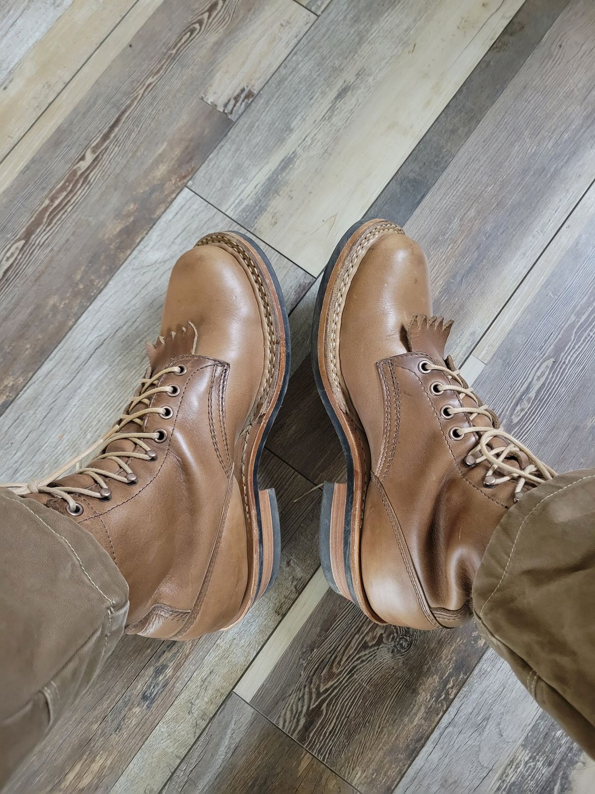 Photo by danjr92 on December 15, 2025 of the White's 350 Cruiser in Horween Natural Chromexcel.