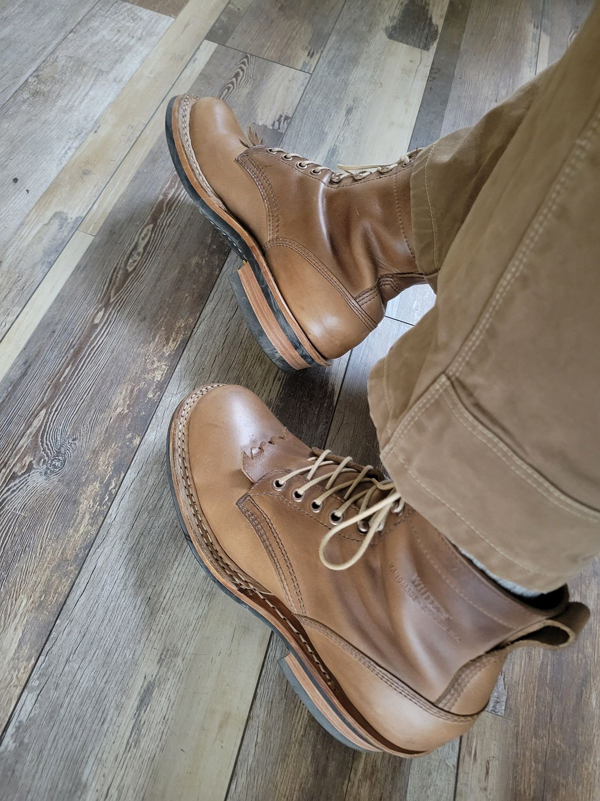 Photo by danjr92 on December 15, 2025 of the White's 350 Cruiser in Horween Natural Chromexcel.