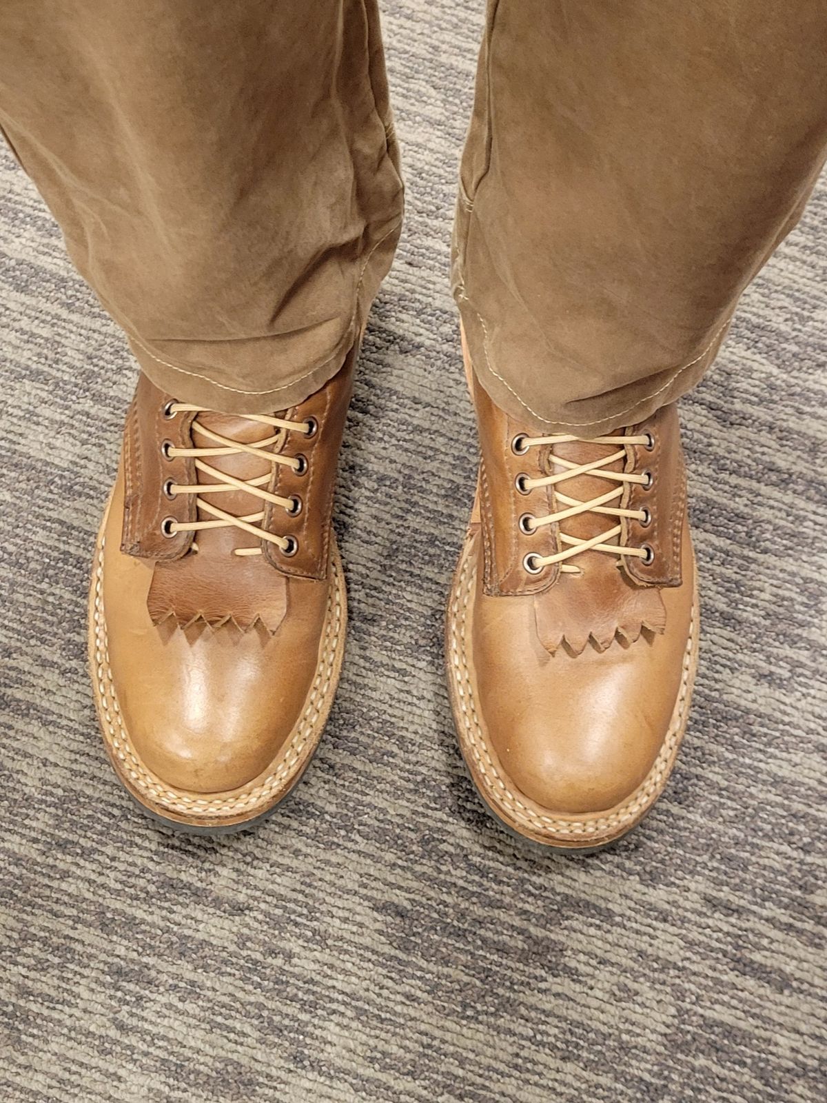 Photo by danjr92 on December 15, 2025 of the White's 350 Cruiser in Horween Natural Chromexcel.