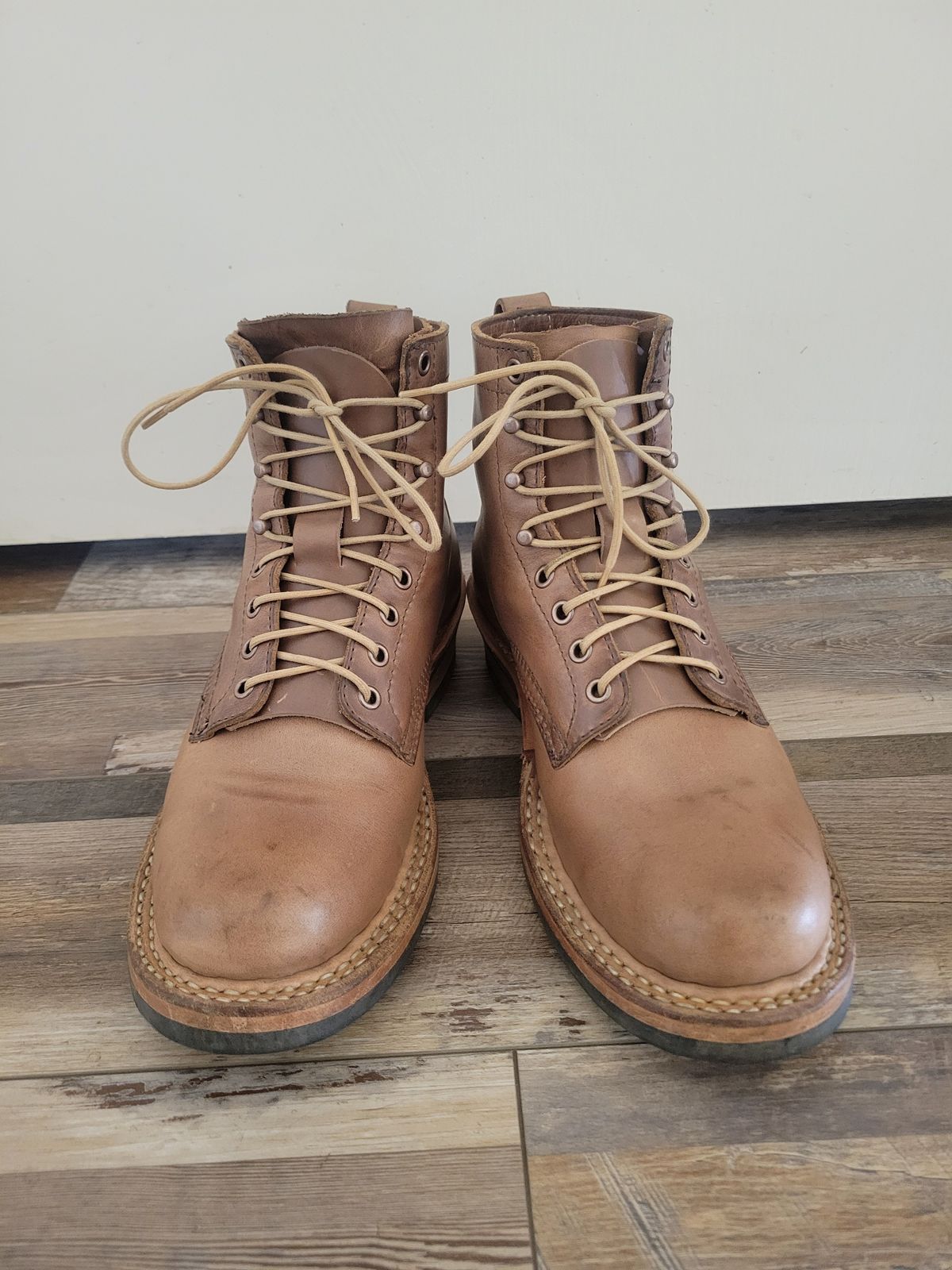 Photo by danjr92 on March 25, 2026 of the White's 350 Cruiser in Horween Natural Chromexcel.