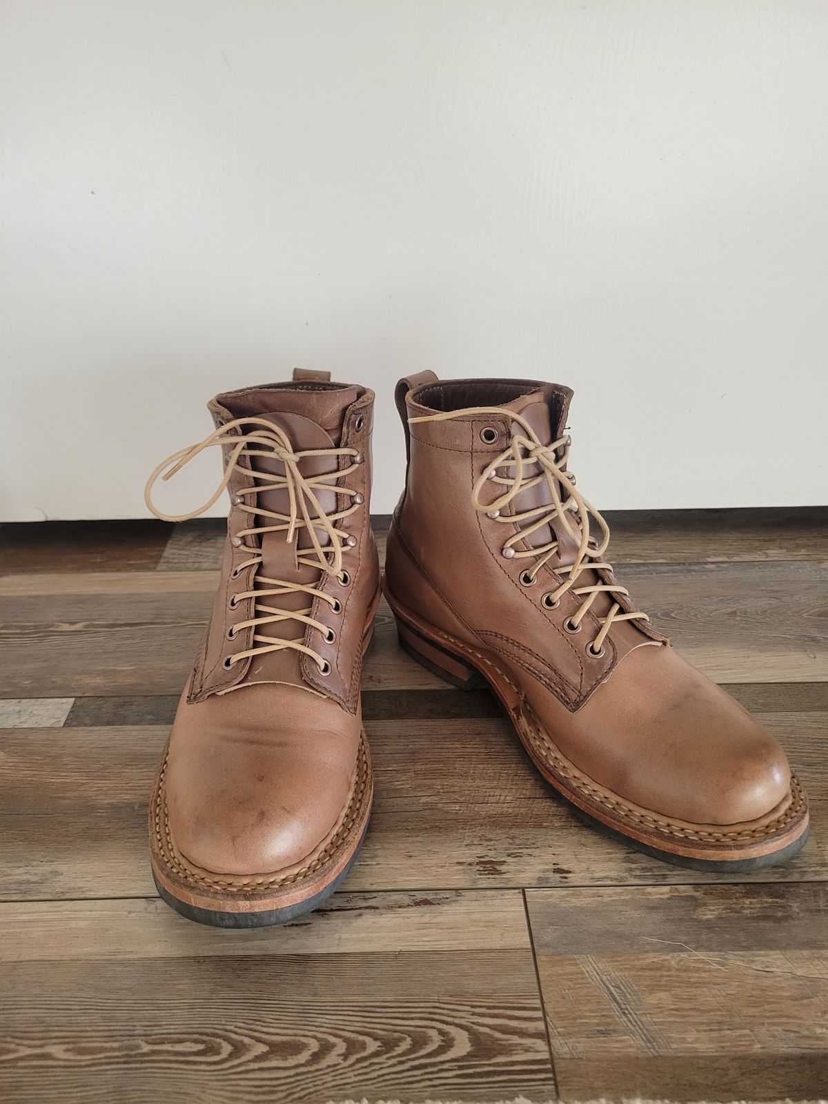 Photo by danjr92 on March 25, 2026 of the White's 350 Cruiser in Horween Natural Chromexcel.