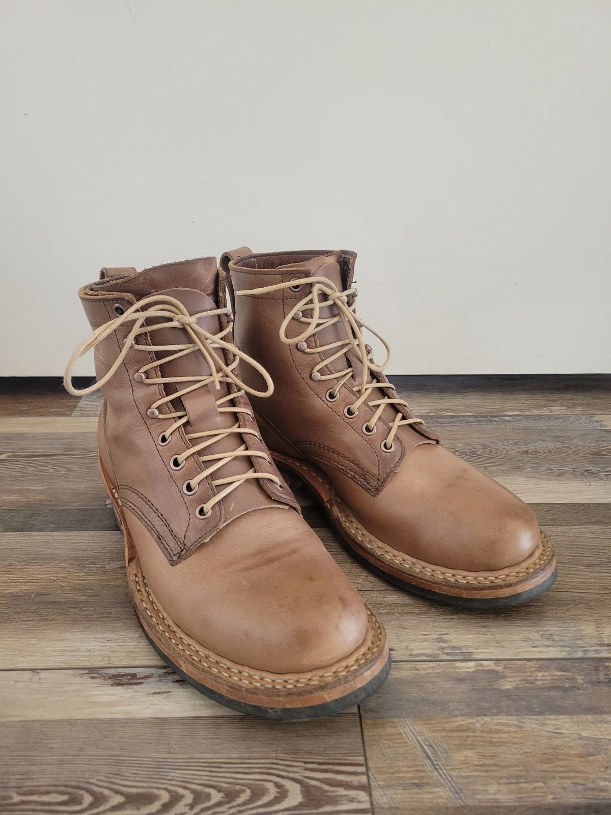 Photo by danjr92 on March 25, 2026 of the White's 350 Cruiser in Horween Natural Chromexcel.