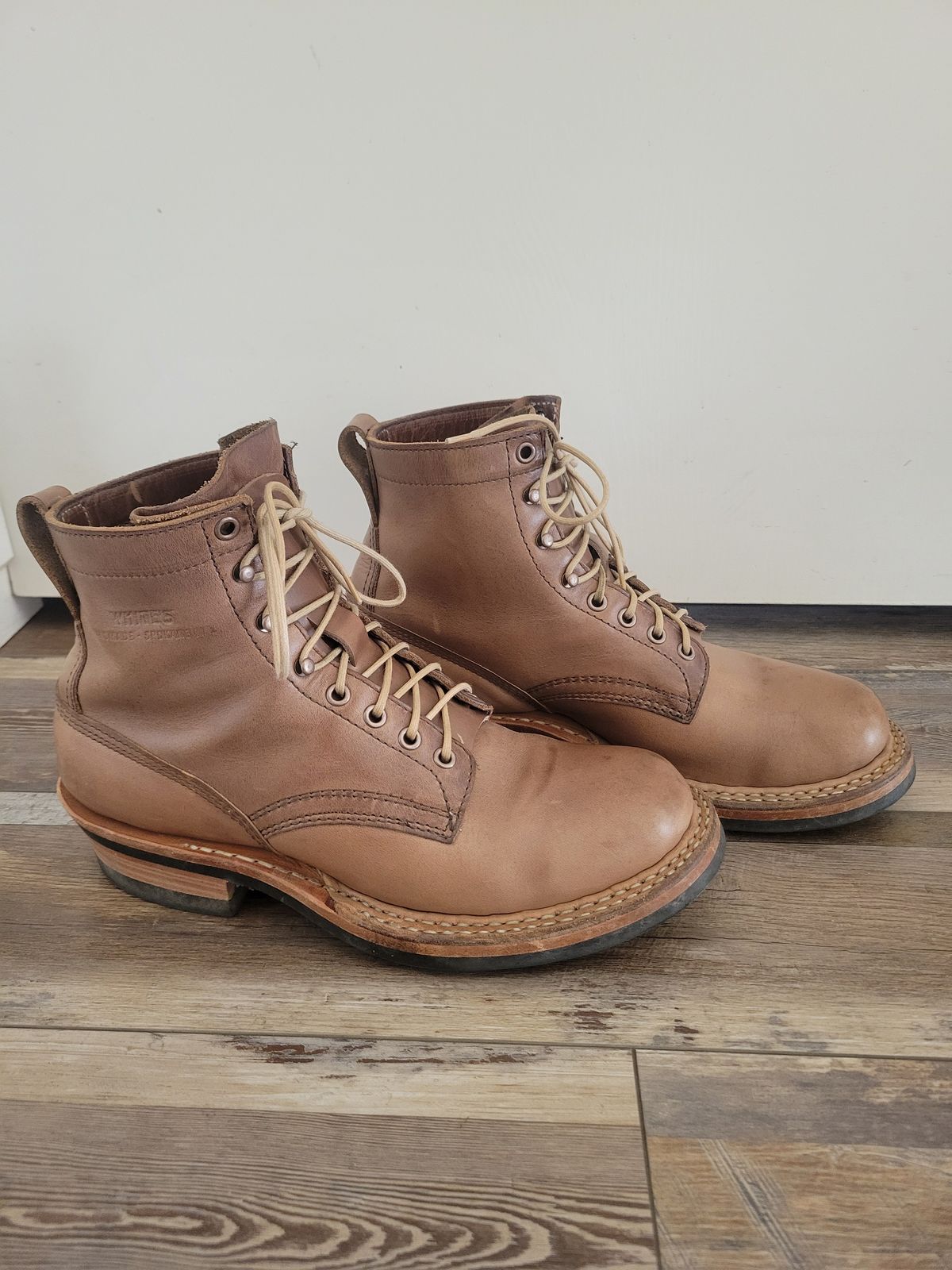 Photo by danjr92 on March 25, 2026 of the White's 350 Cruiser in Horween Natural Chromexcel.