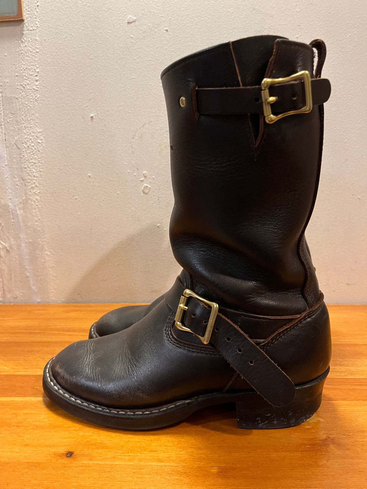 Photo by alikyufa on November 21, 2025 of the White's Nomad Engineer Boots in Seidel Elk Tan.