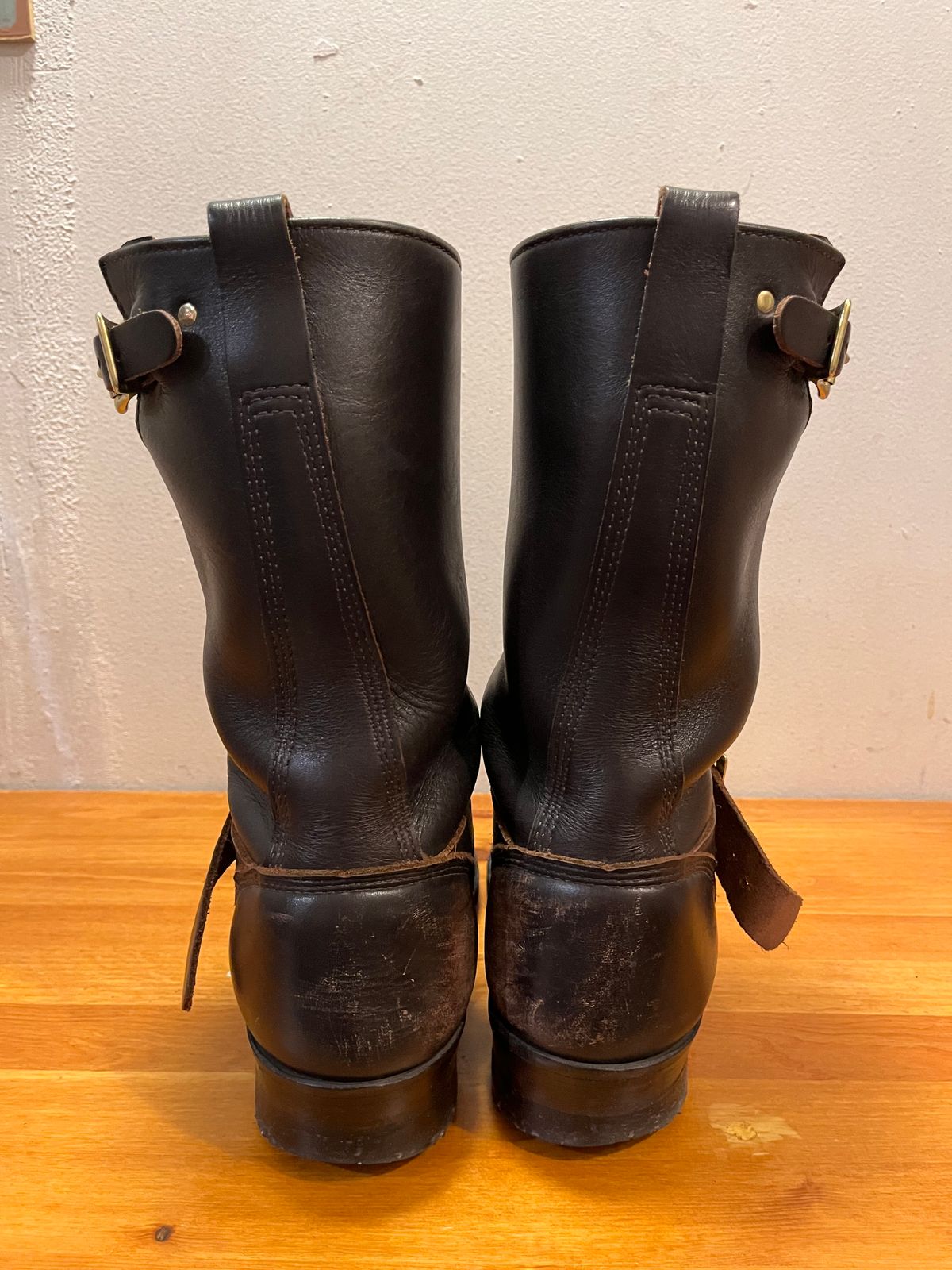 Photo by alikyufa on November 21, 2025 of the White's Nomad Engineer Boots in Seidel Elk Tan.