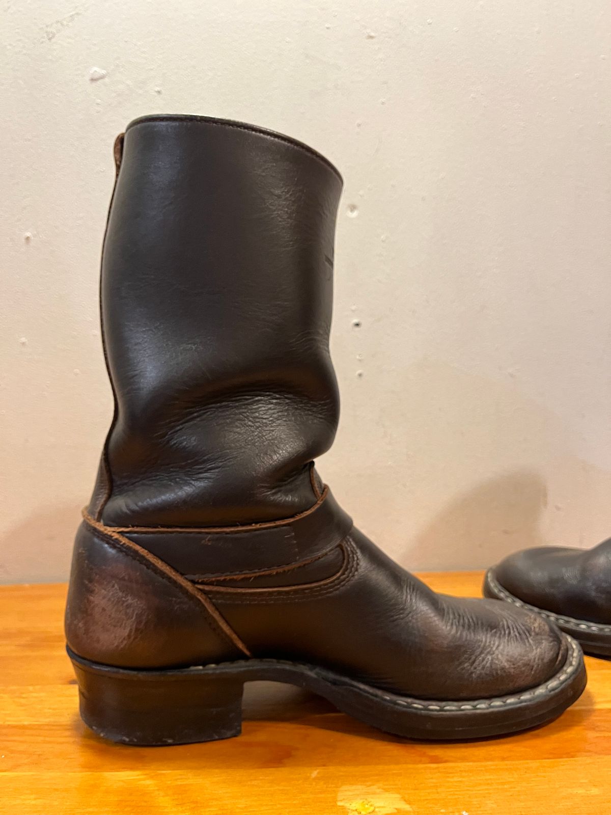 Photo by alikyufa on November 21, 2025 of the White's Nomad Engineer Boots in Seidel Elk Tan.