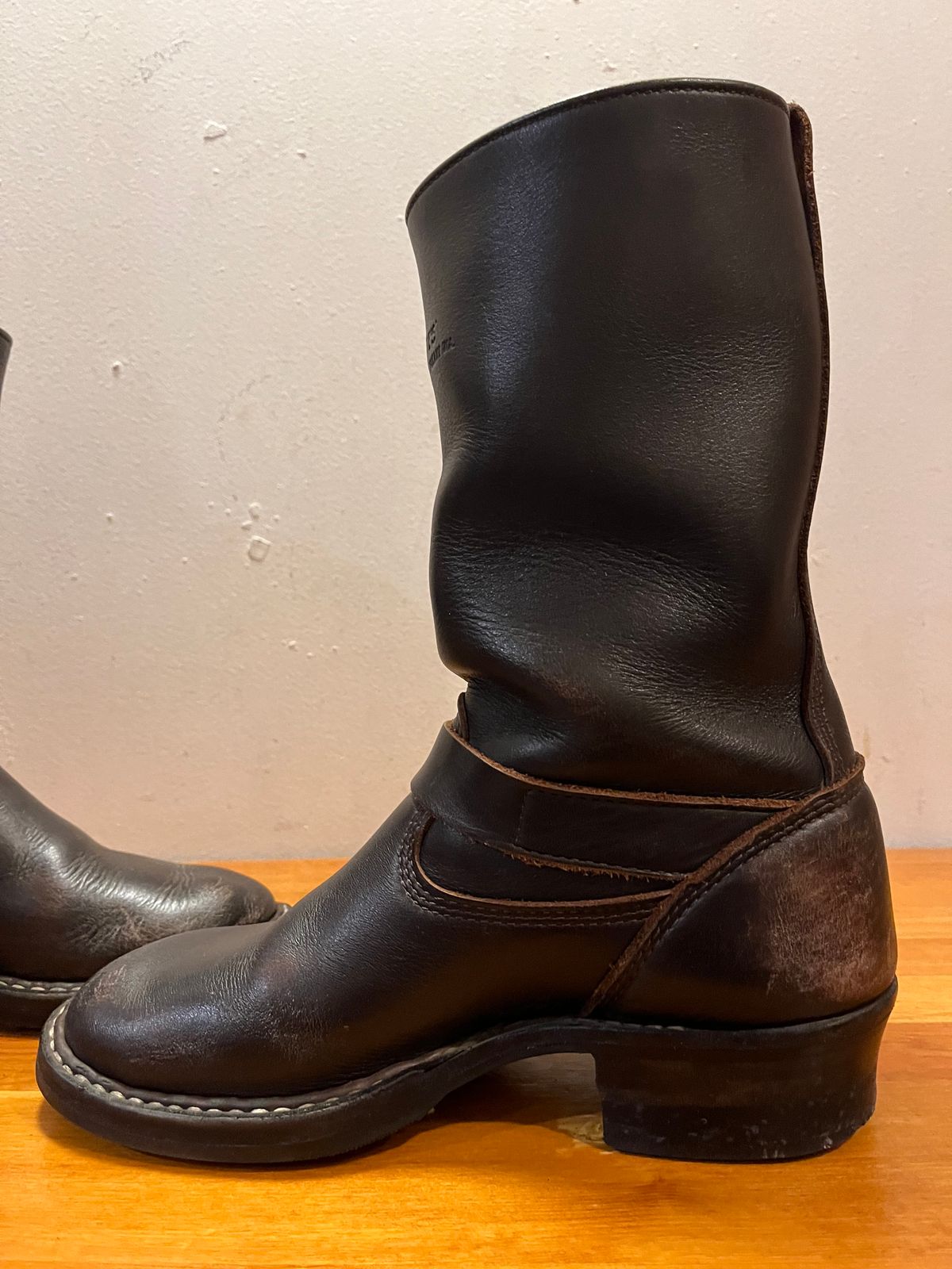 Photo by alikyufa on November 21, 2025 of the White's Nomad Engineer Boots in Seidel Elk Tan.