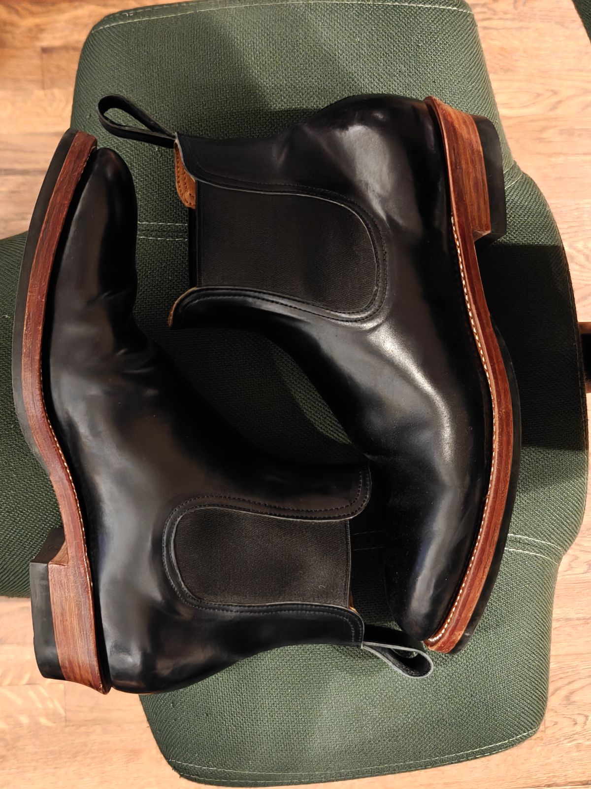 Photo by TToma on February 6, 2026 of the Briselblack The Seventh Chelsea Boot in Shinki Black Shell Cordovan.