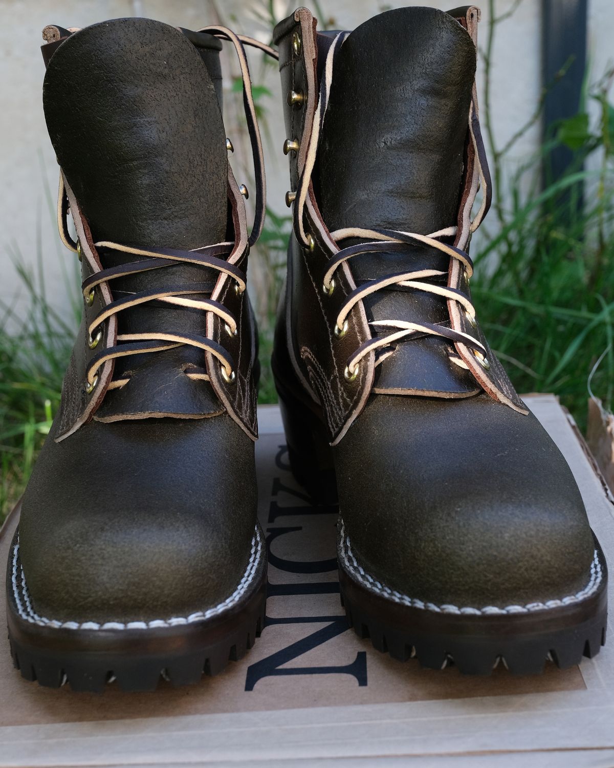 Photo by Amalgame on October 1, 2025 of the Nicks Becca in Horween Greener Pastures Waxed Flesh.
