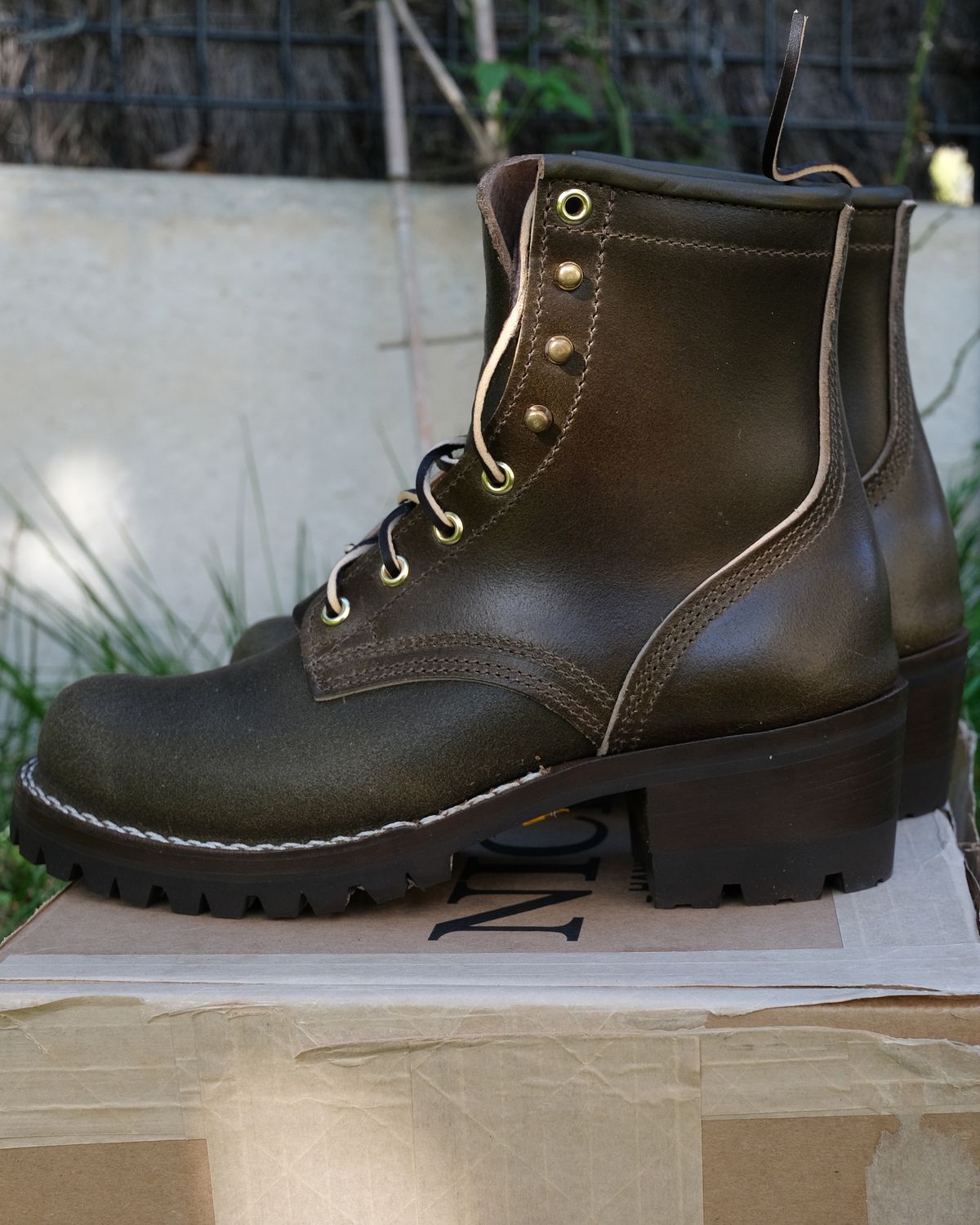 Photo by Amalgame on October 1, 2025 of the Nicks Becca in Horween Greener Pastures Waxed Flesh.