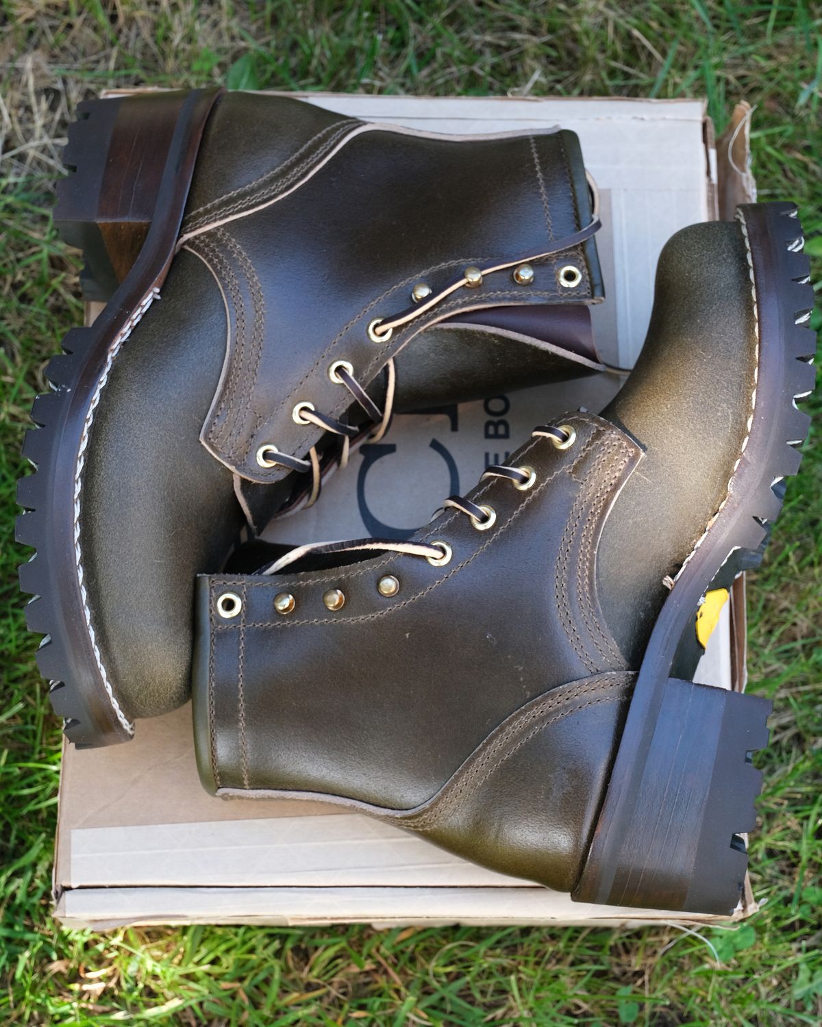 Photo by Amalgame on October 1, 2025 of the Nicks Becca in Horween Greener Pastures Waxed Flesh.