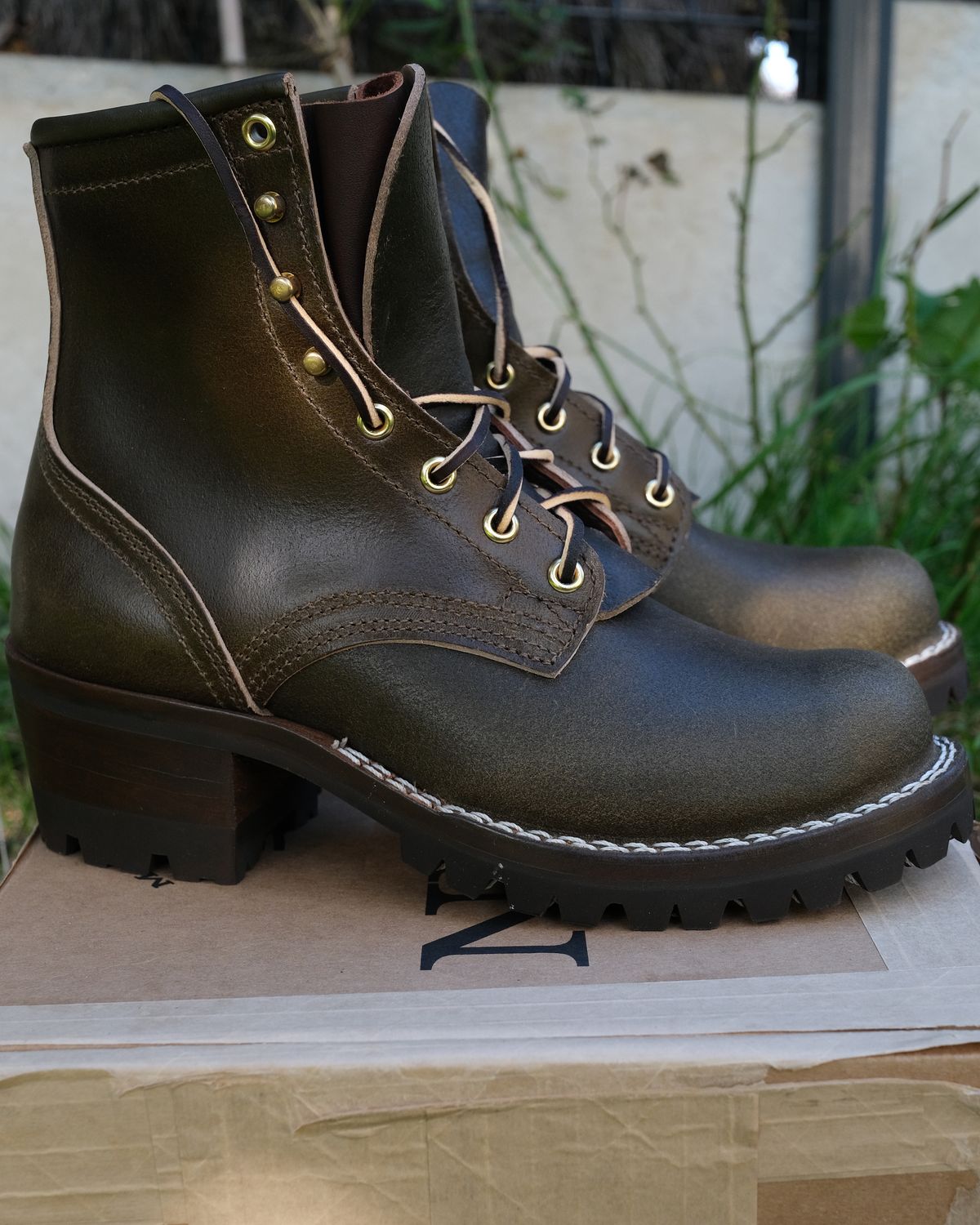 Photo by Amalgame on October 1, 2025 of the Nicks Becca in Horween Greener Pastures Waxed Flesh.