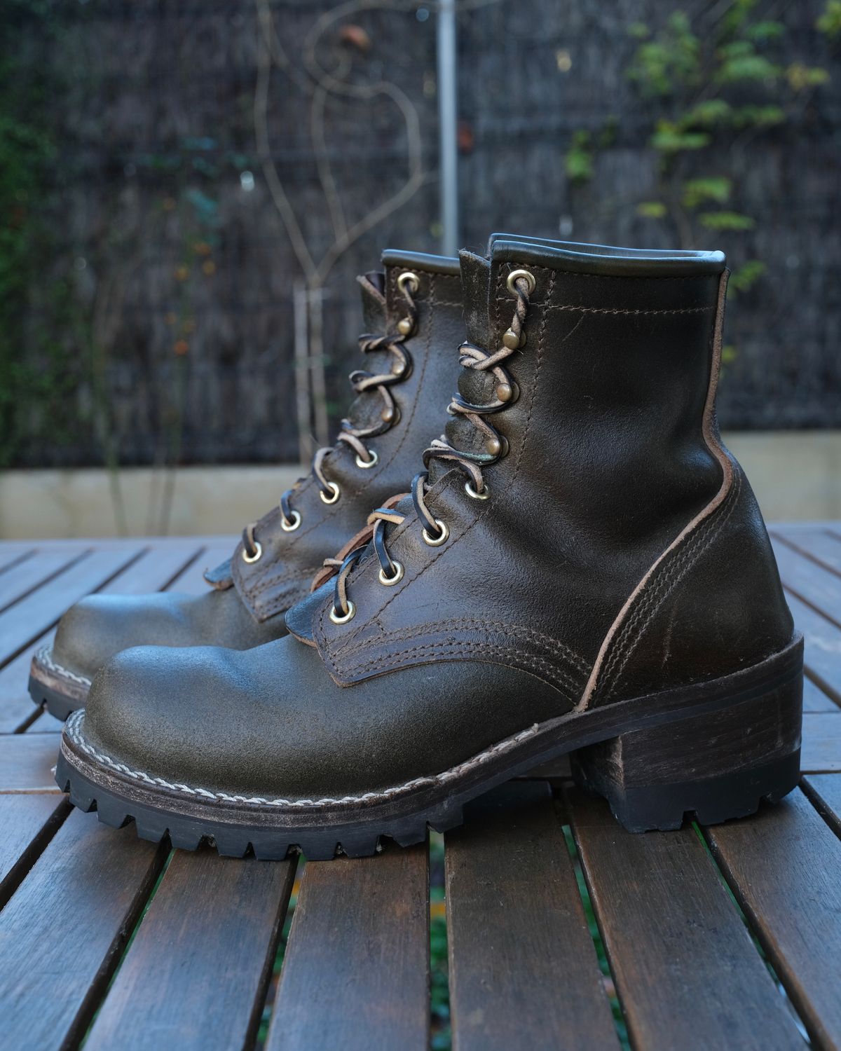 Photo by Amalgame on November 24, 2025 of the Nicks Becca in Horween Greener Pastures Waxed Flesh.