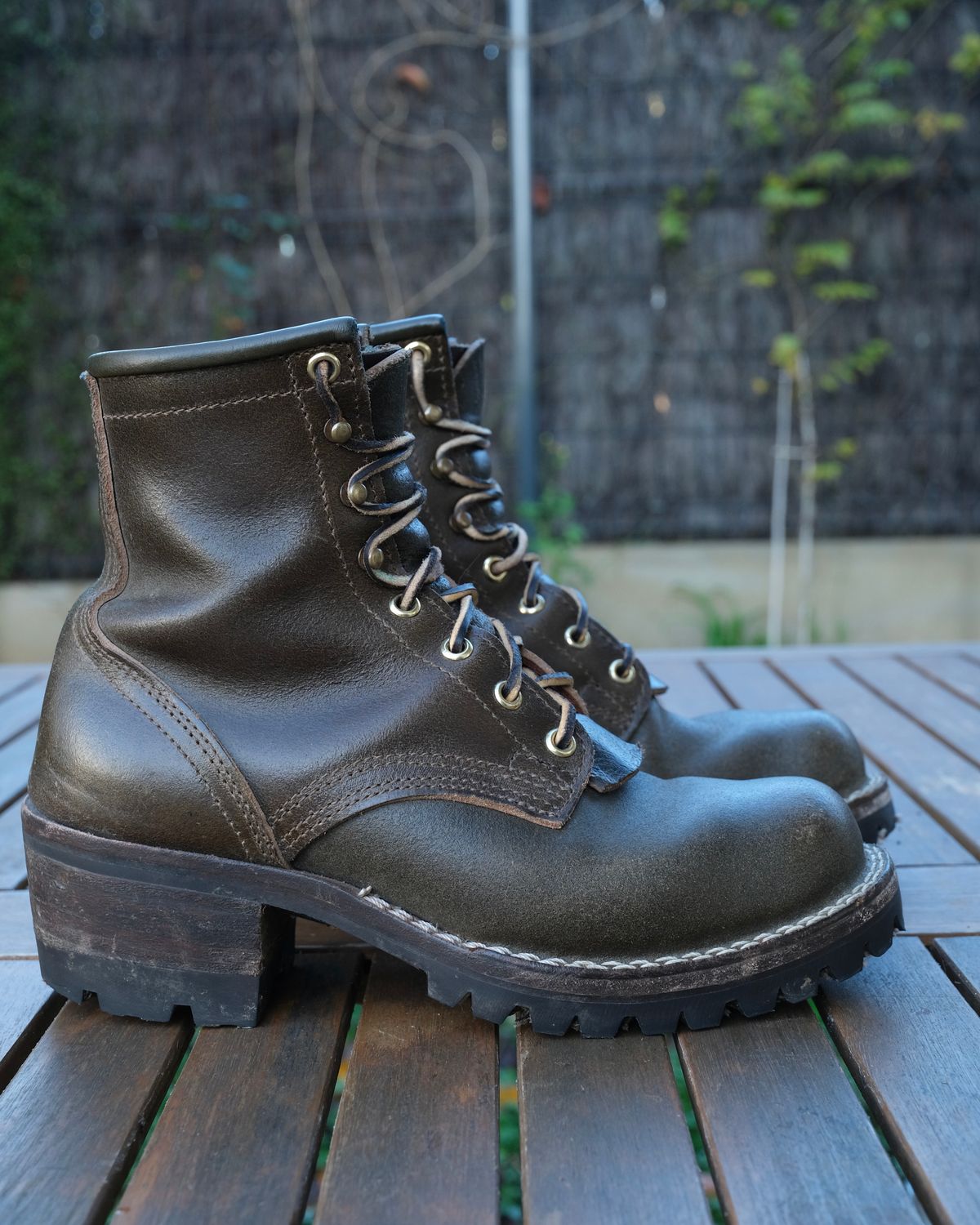 Photo by Amalgame on November 24, 2025 of the Nicks Becca in Horween Greener Pastures Waxed Flesh.