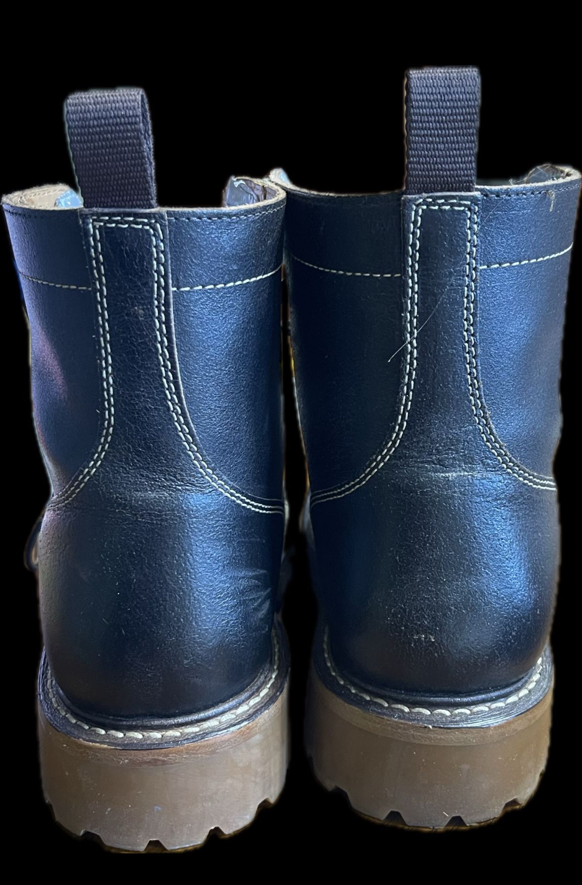 Photo by Yoyoyoyo on November 3, 2025 of the Thursday Hero in Horween Waxed Cacao.