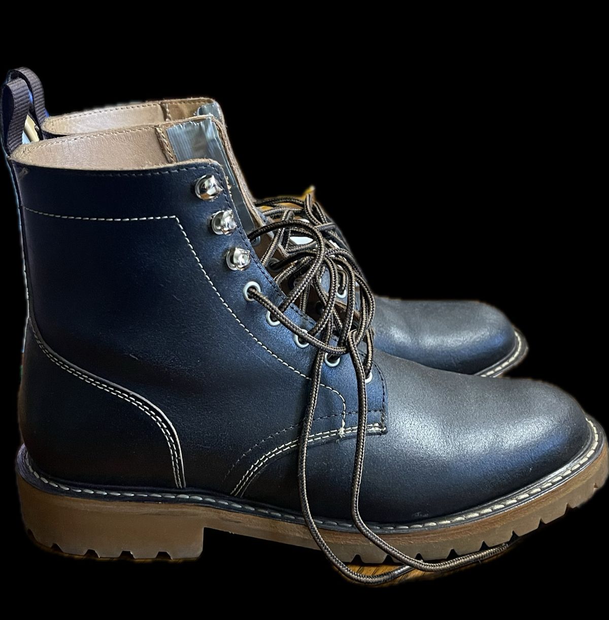 Photo by Yoyoyoyo on November 3, 2025 of the Thursday Hero in Horween Waxed Cacao.