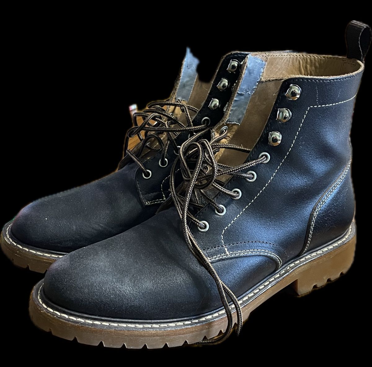 Photo by Yoyoyoyo on November 3, 2025 of the Thursday Hero in Horween Waxed Cacao.