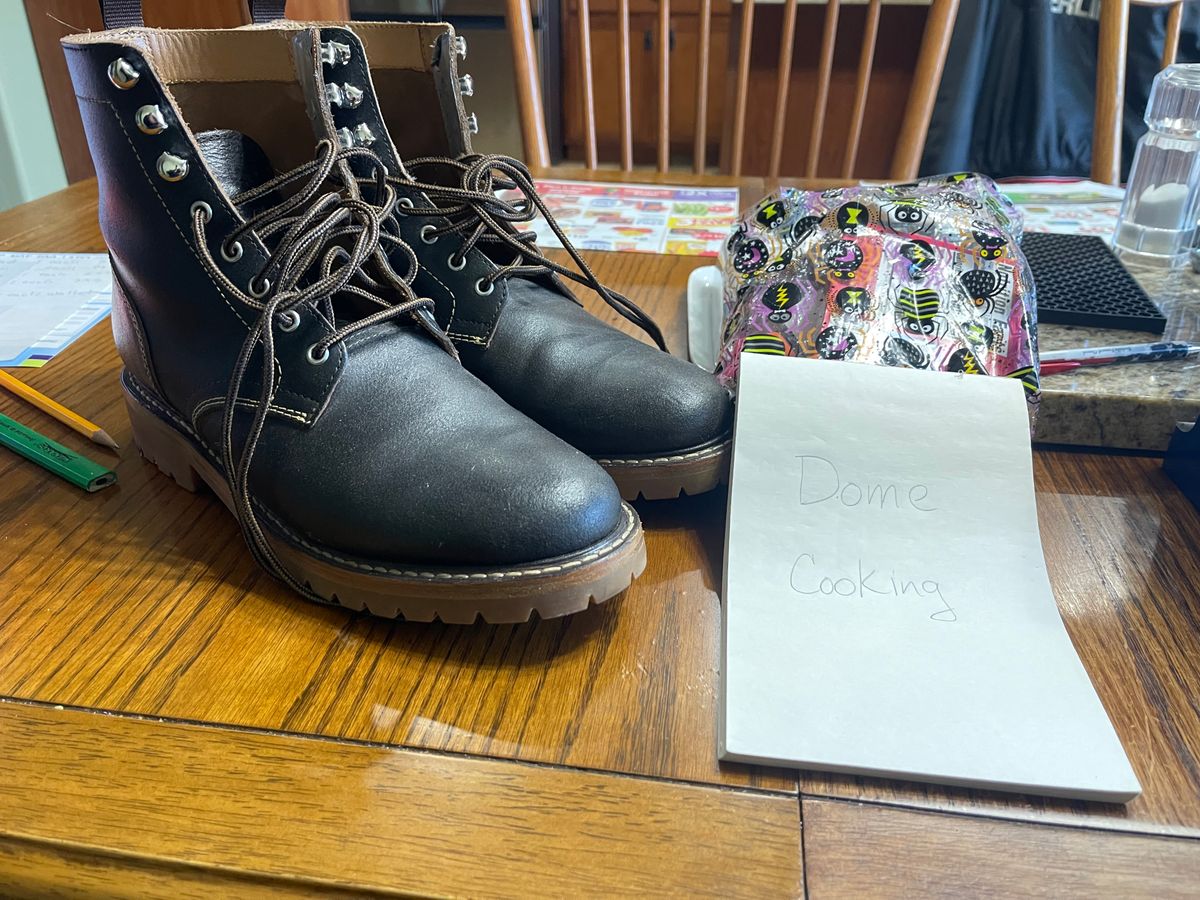 Photo by Yoyoyoyo on November 3, 2025 of the Thursday Hero in Horween Waxed Cacao.