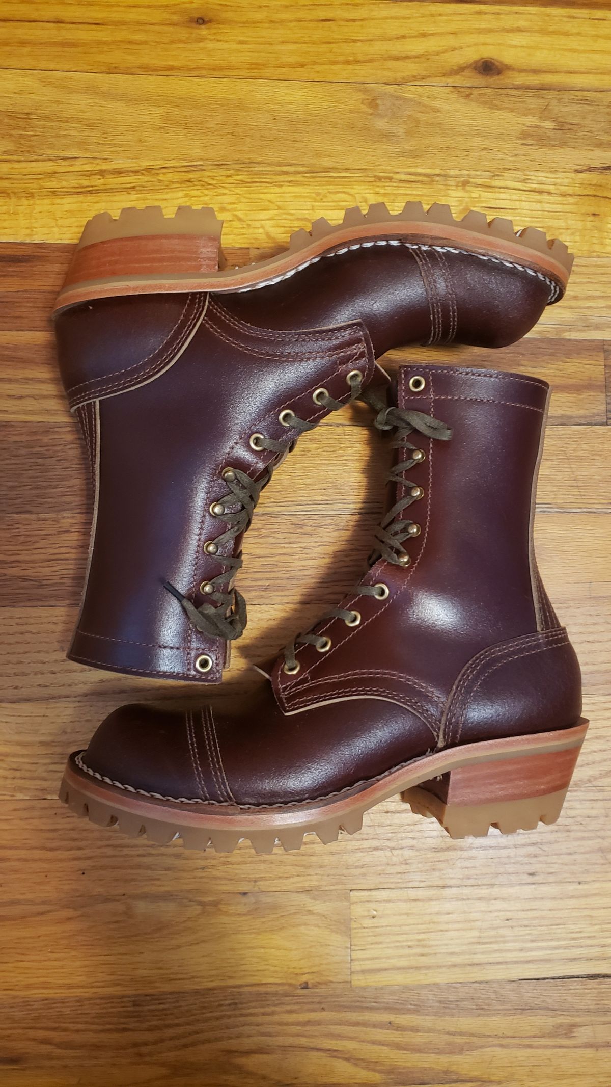 Photo by ratrod34 on May 10, 2024 of the Nicks Lace Up Heritage in Horween Tan Waxed Flesh.