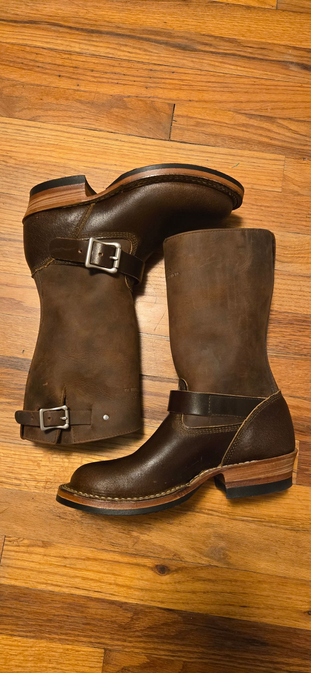 Photo by ratrod34 on May 9, 2025 of the White's Nomad Engineer Boots in Horween Cinnamon Waxed Flesh & Brown Distress.