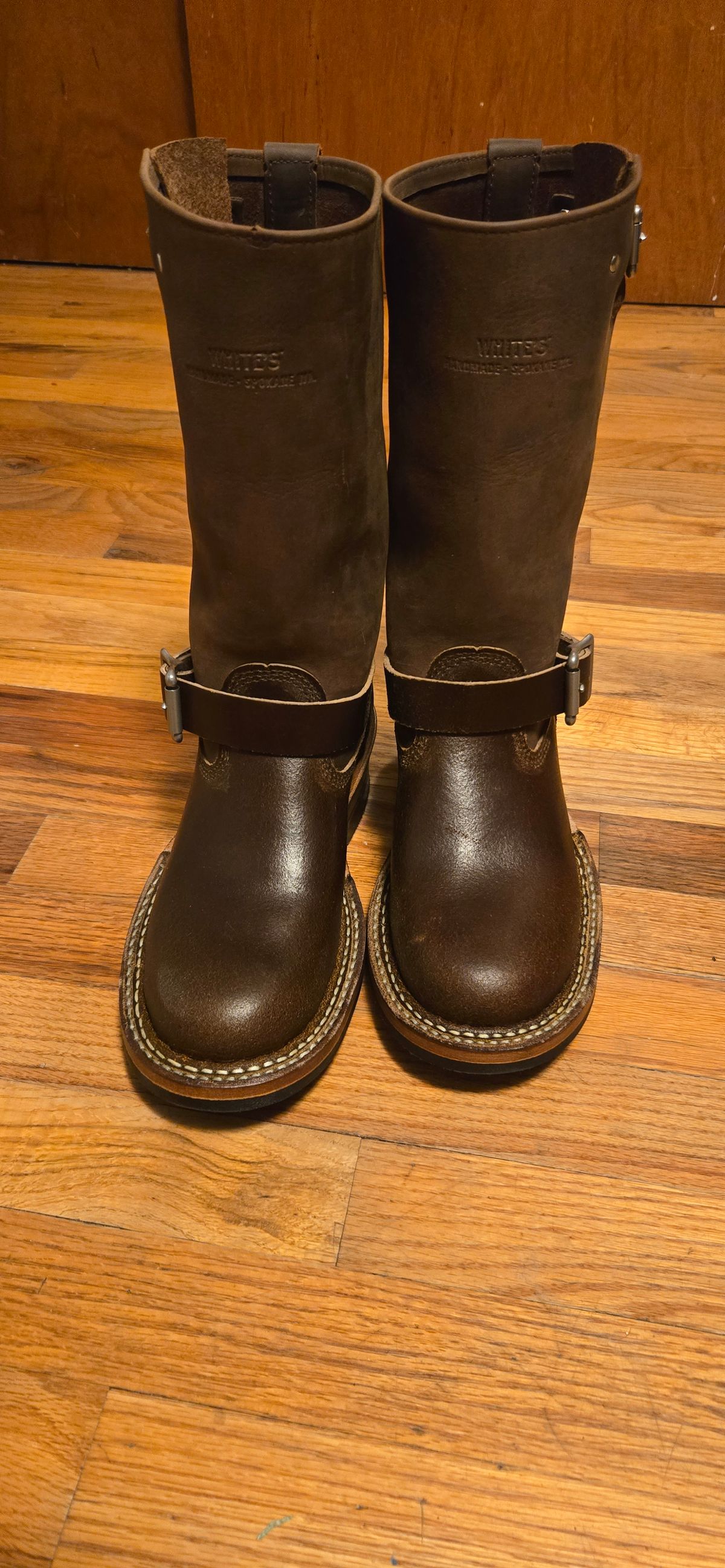 Photo by ratrod34 on May 9, 2025 of the White's Nomad Engineer Boots in Horween Cinnamon Waxed Flesh & Brown Distress.